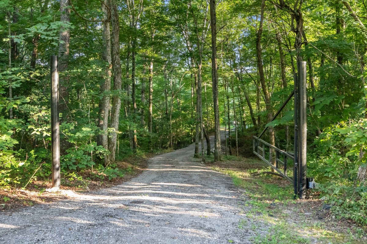 1172 Promise Land Rd, Charlotte, TN 37036