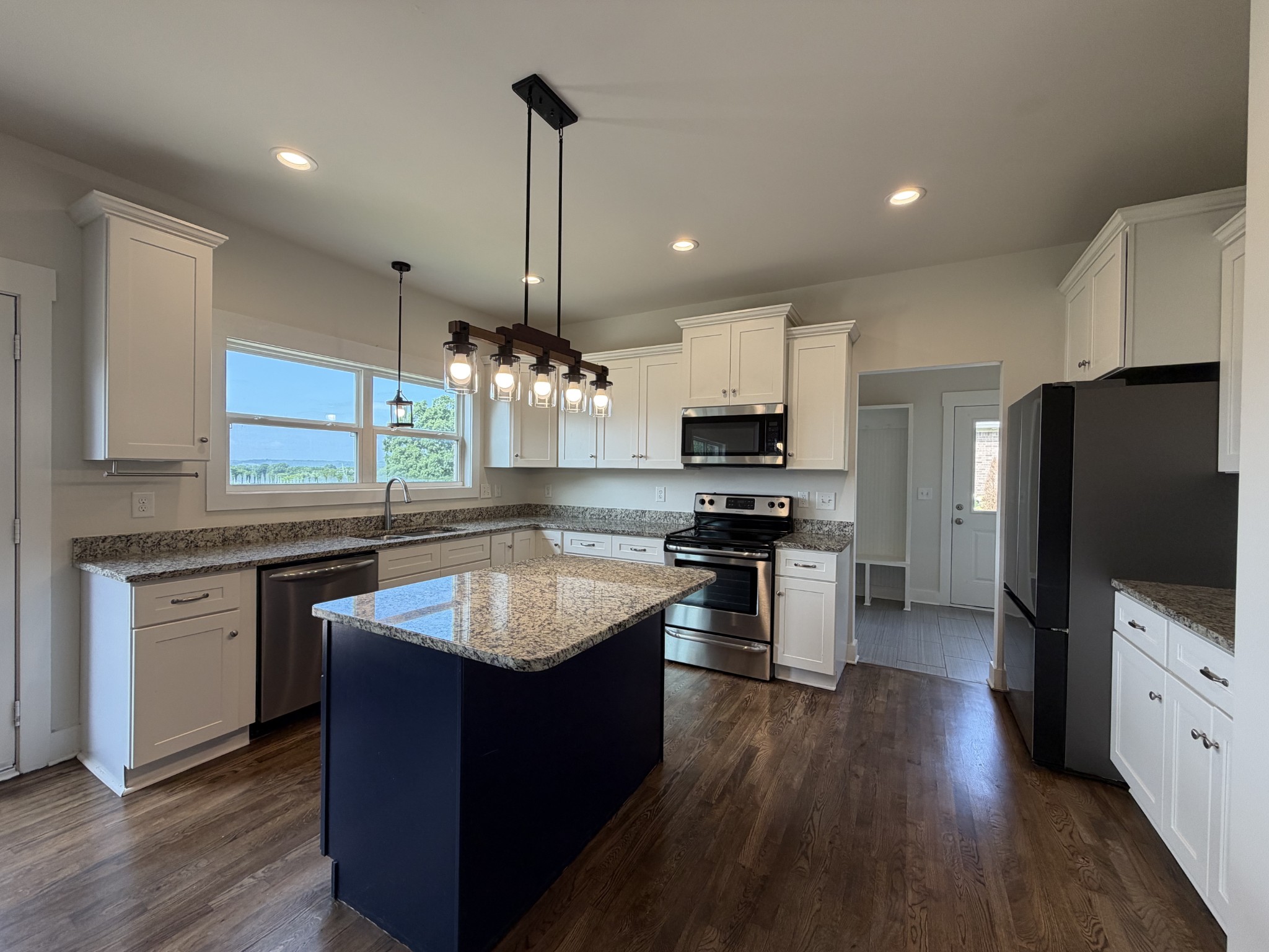1707 Aster Dr, Columbia, TN 38401