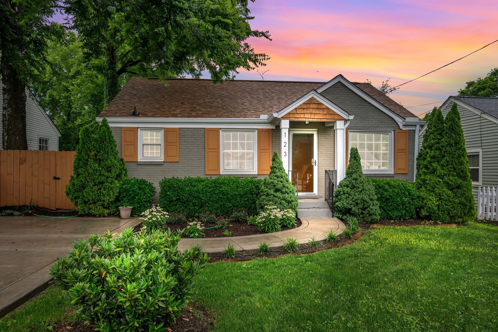 1235 Sunnymeade Dr, Nashville, TN 37216
