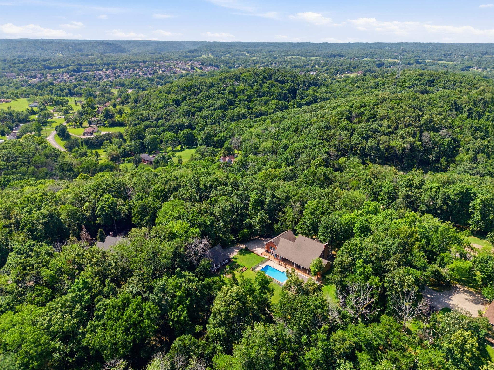 1122 Longview Dr, Hendersonville, TN 37075