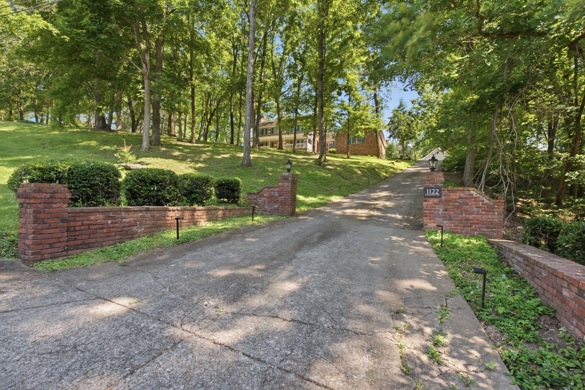 1122 Longview Dr, Hendersonville, TN 37075