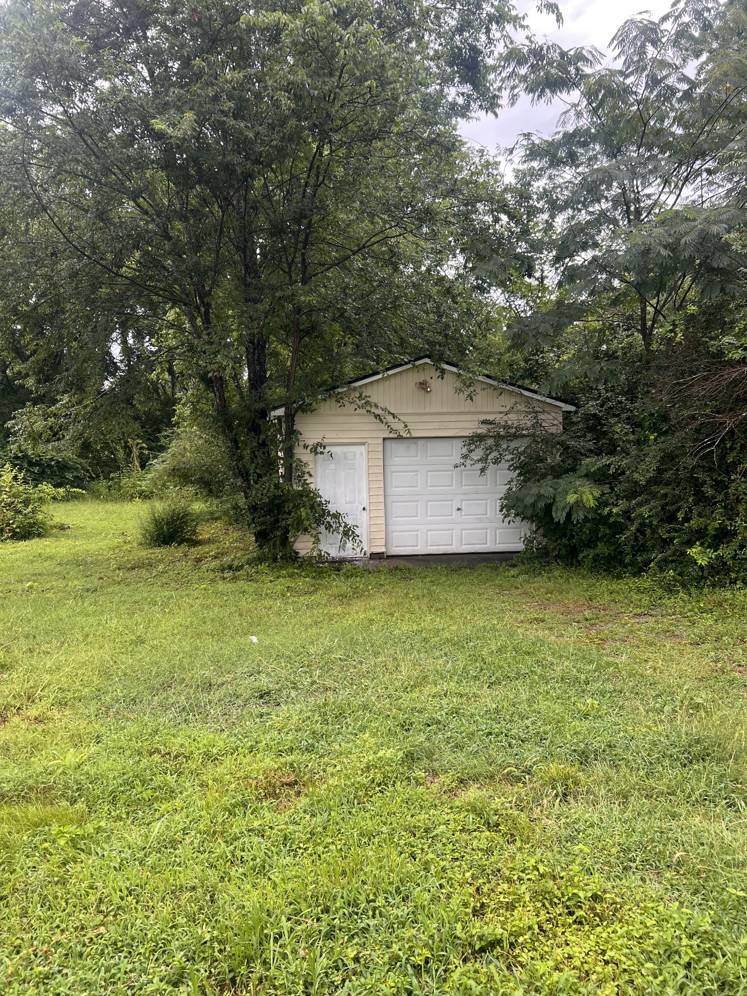 2468 River Oaks Dr, Murfreesboro, TN 37129