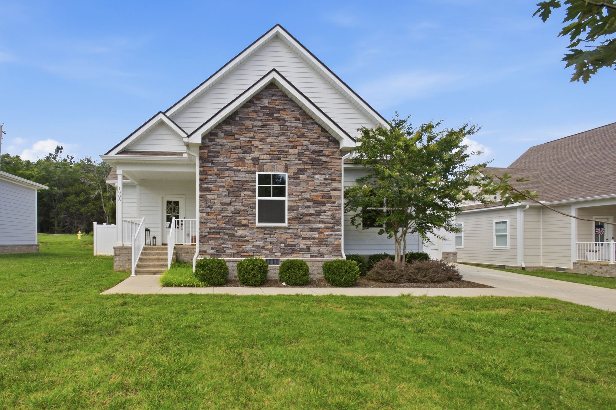 1005 Sycamore Rdg E, Burns, TN 37029