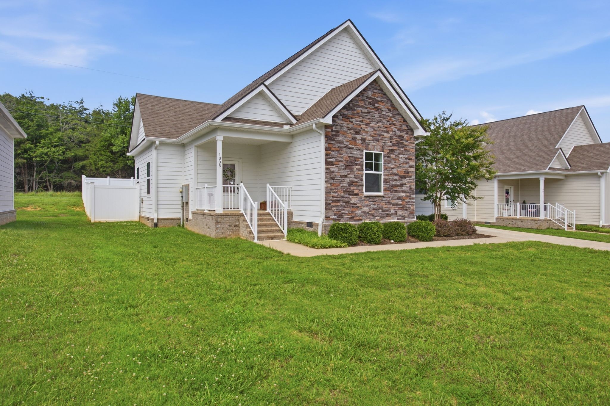 1005 Sycamore Rdg E, Burns, TN 37029