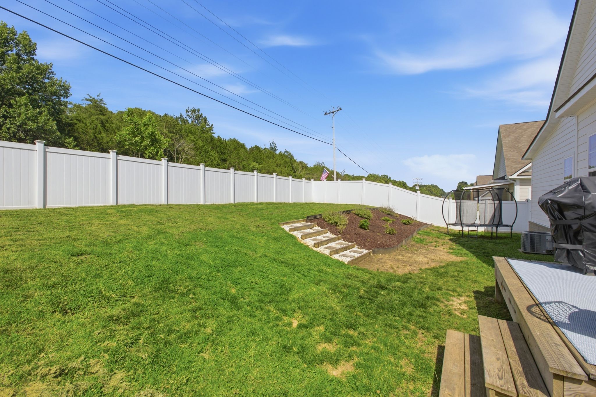 1005 Sycamore Rdg E, Burns, TN 37029