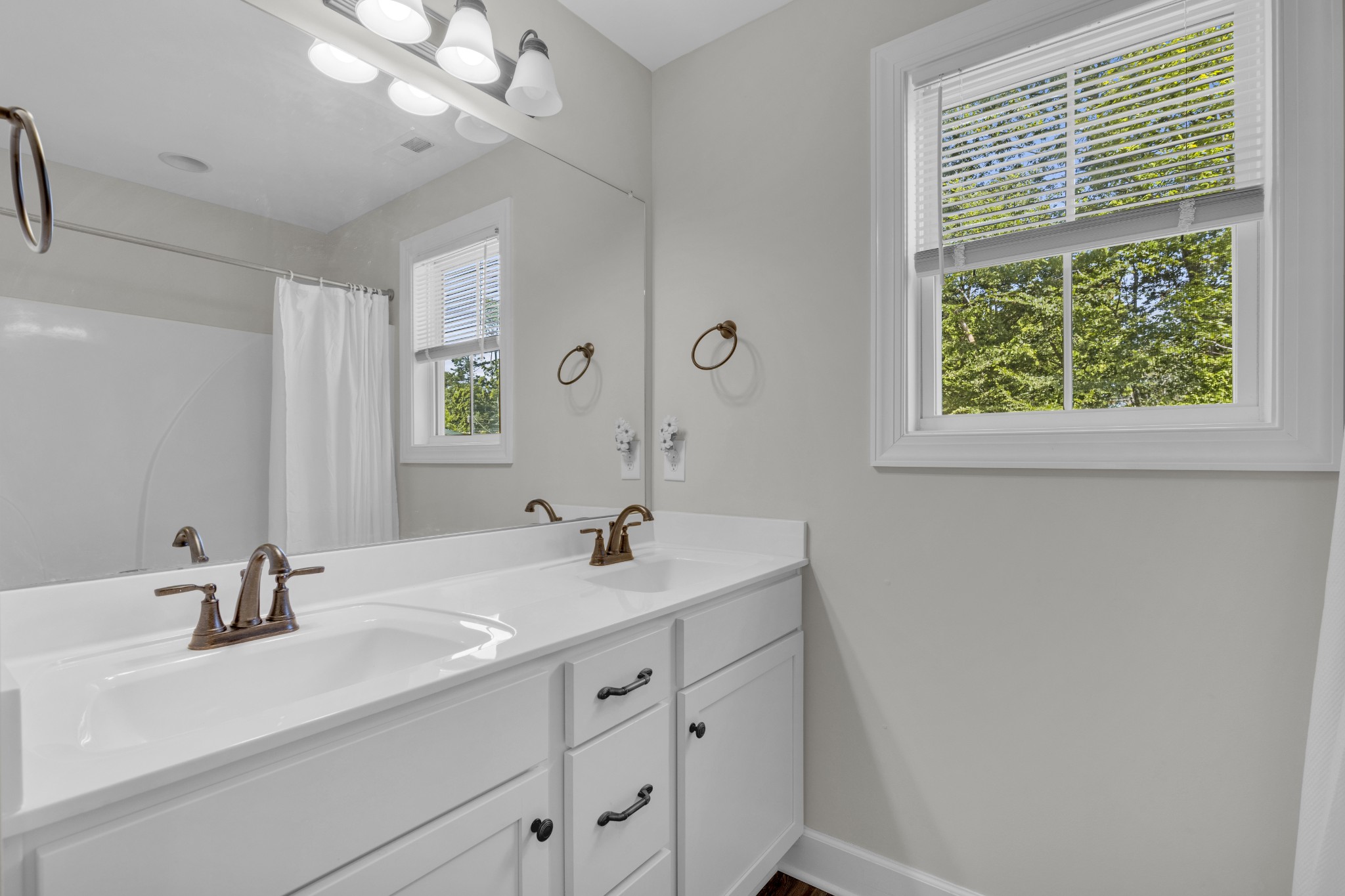 998 West St, Greenbrier, TN 37073