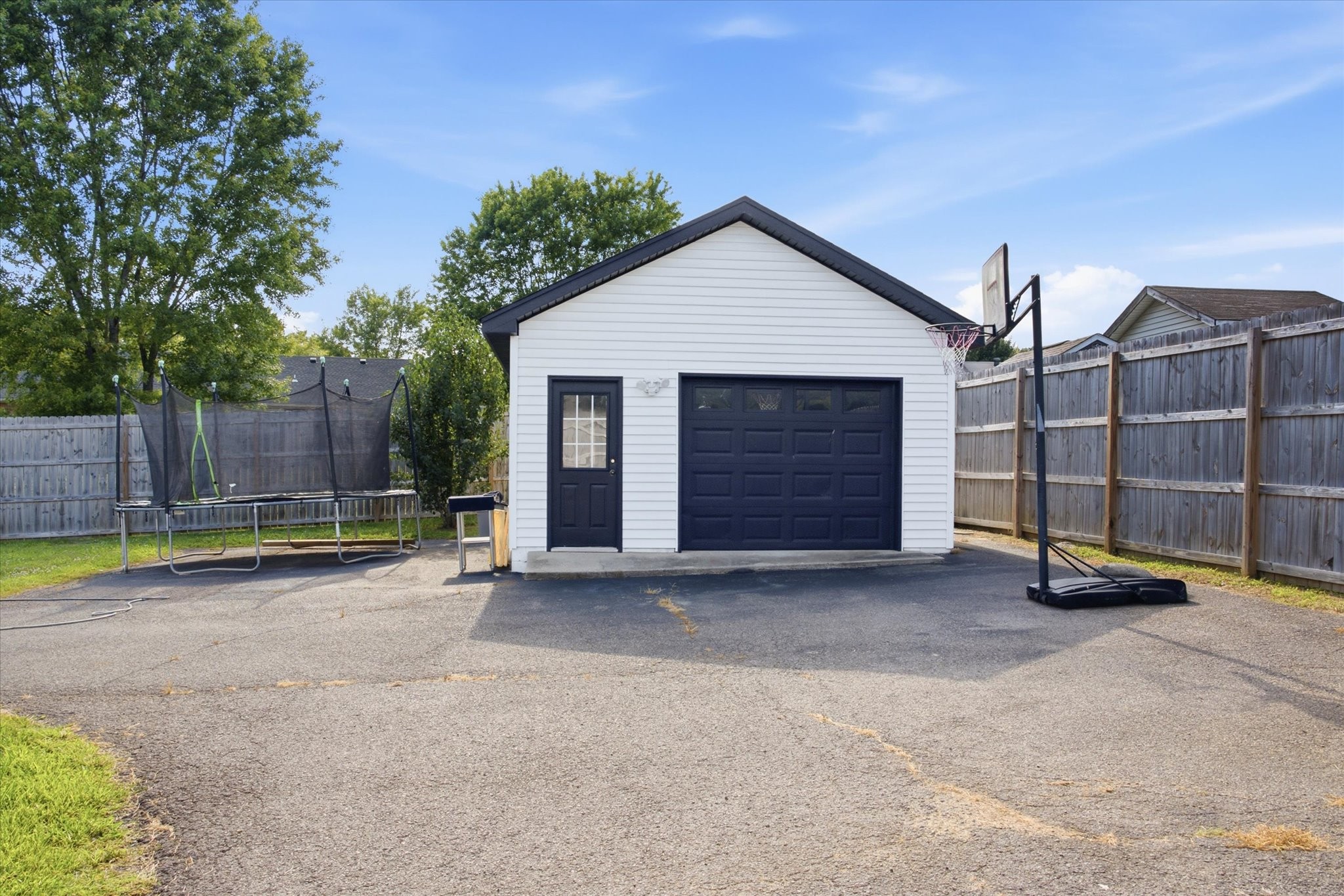 2068 Shawnee Ln, Greenbrier, TN 37073