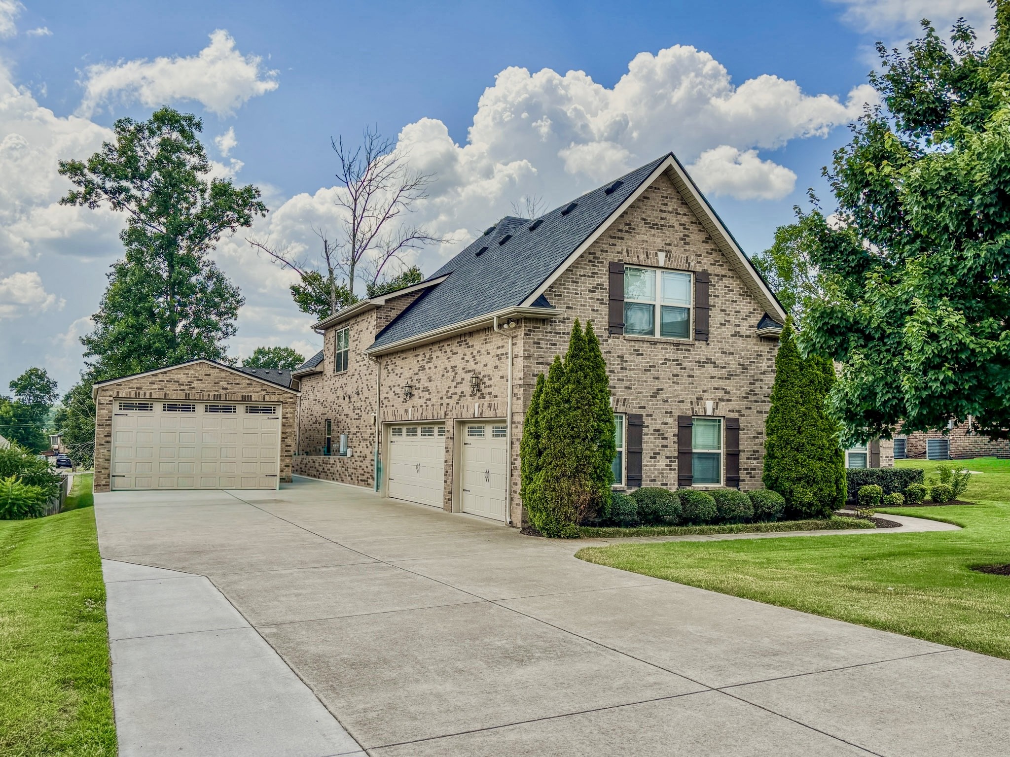 6880 Buffalo Dr, La Vergne, TN 37086