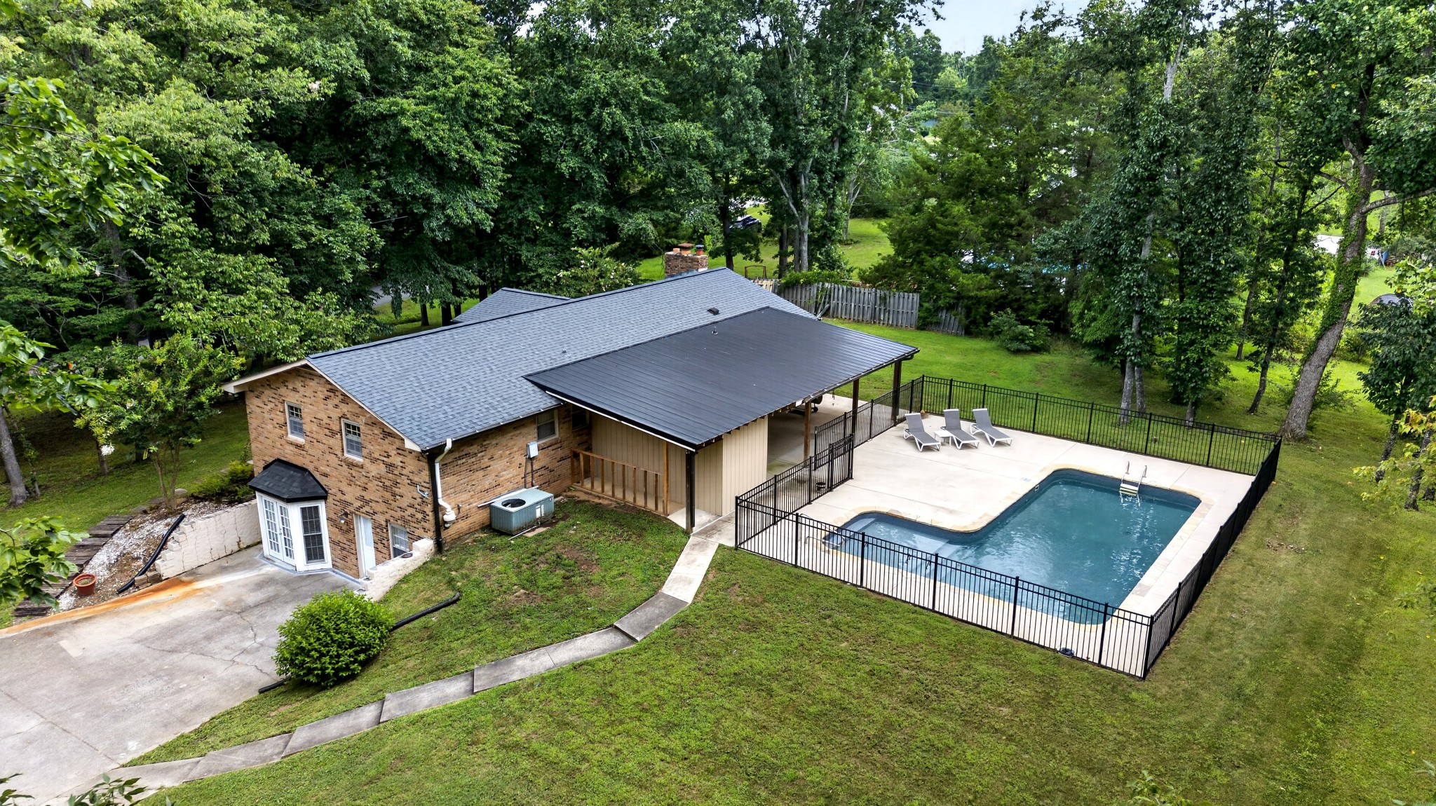 7311 Henry Dr, Fairview, TN 37062
