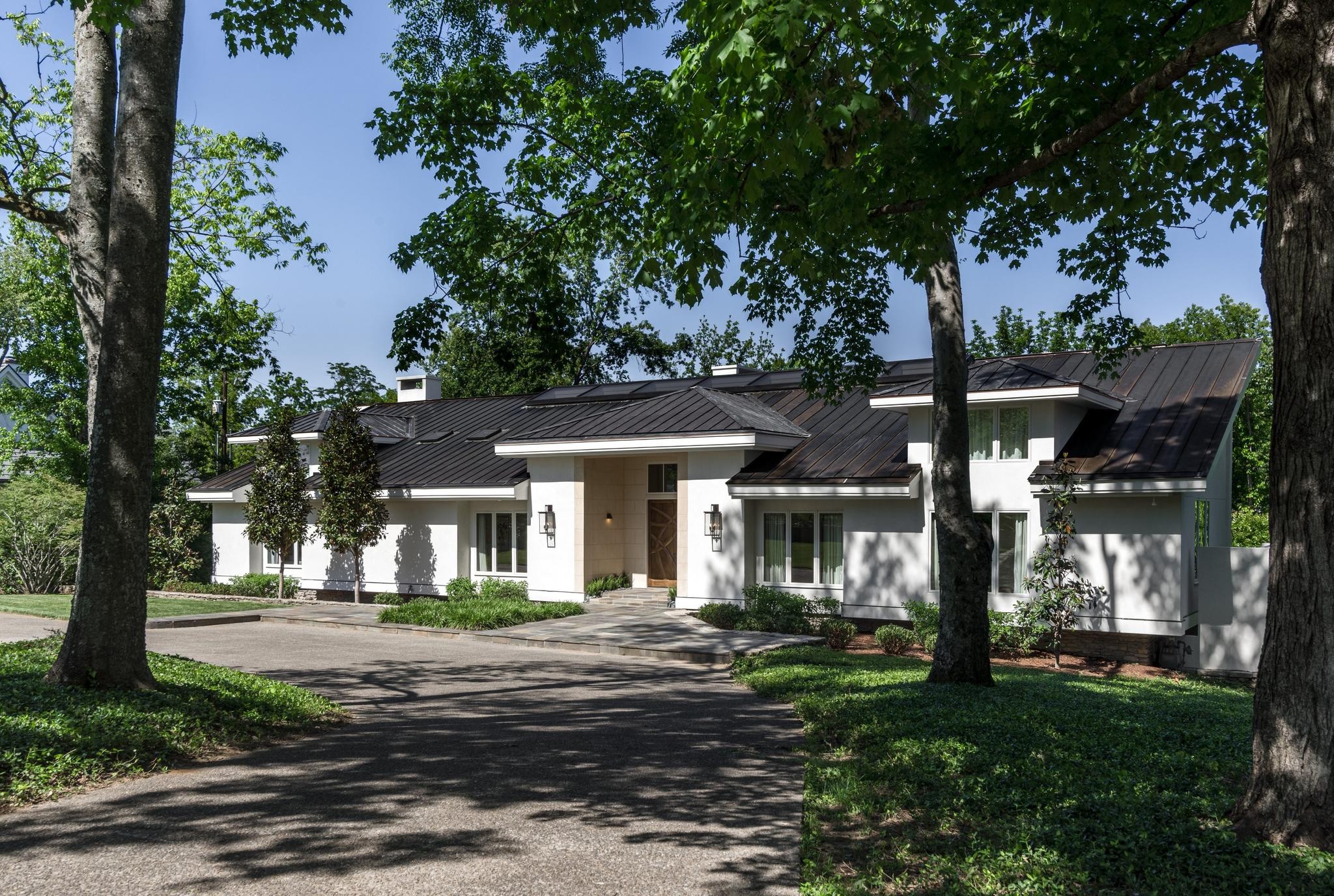 300 Sunnyside Dr, Nashville, TN 37205