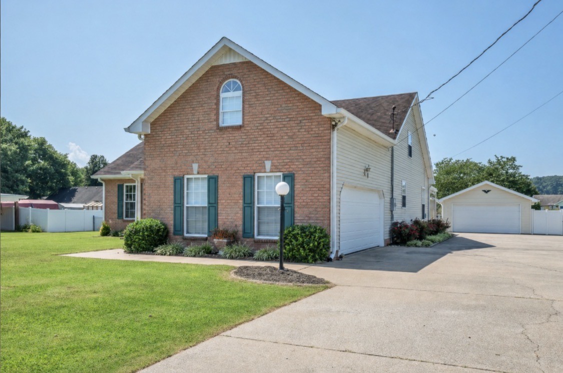 567 Bluff View Dr, Pegram, TN 37143