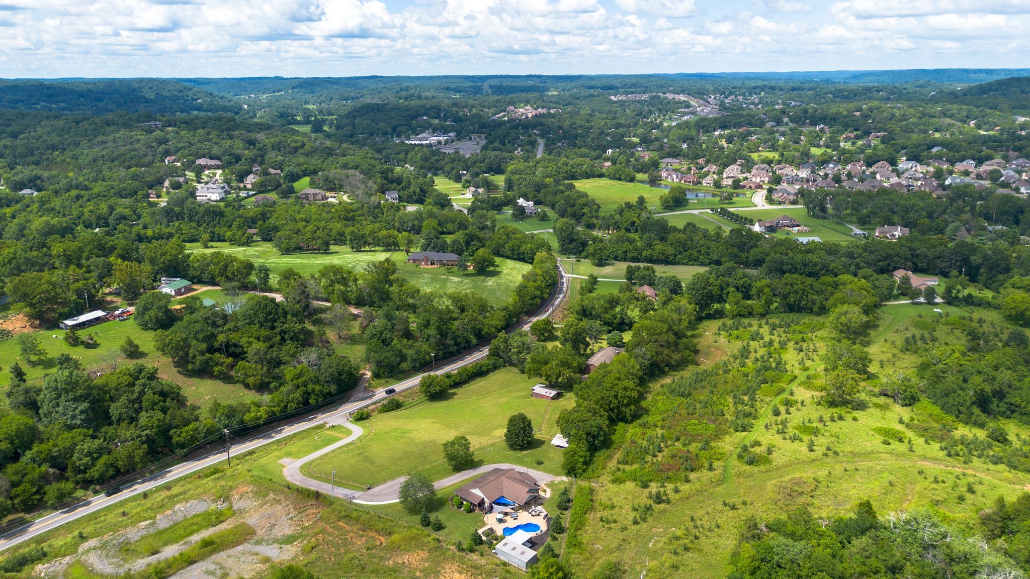 812 New Shackle Island Rd, Hendersonville, TN 37075