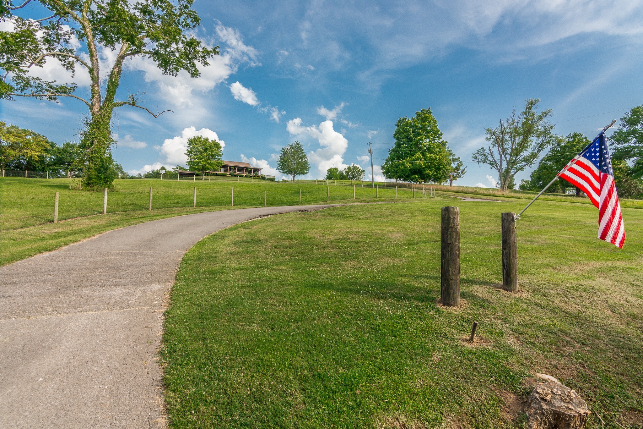 812 New Shackle Island Rd, Hendersonville, TN 37075