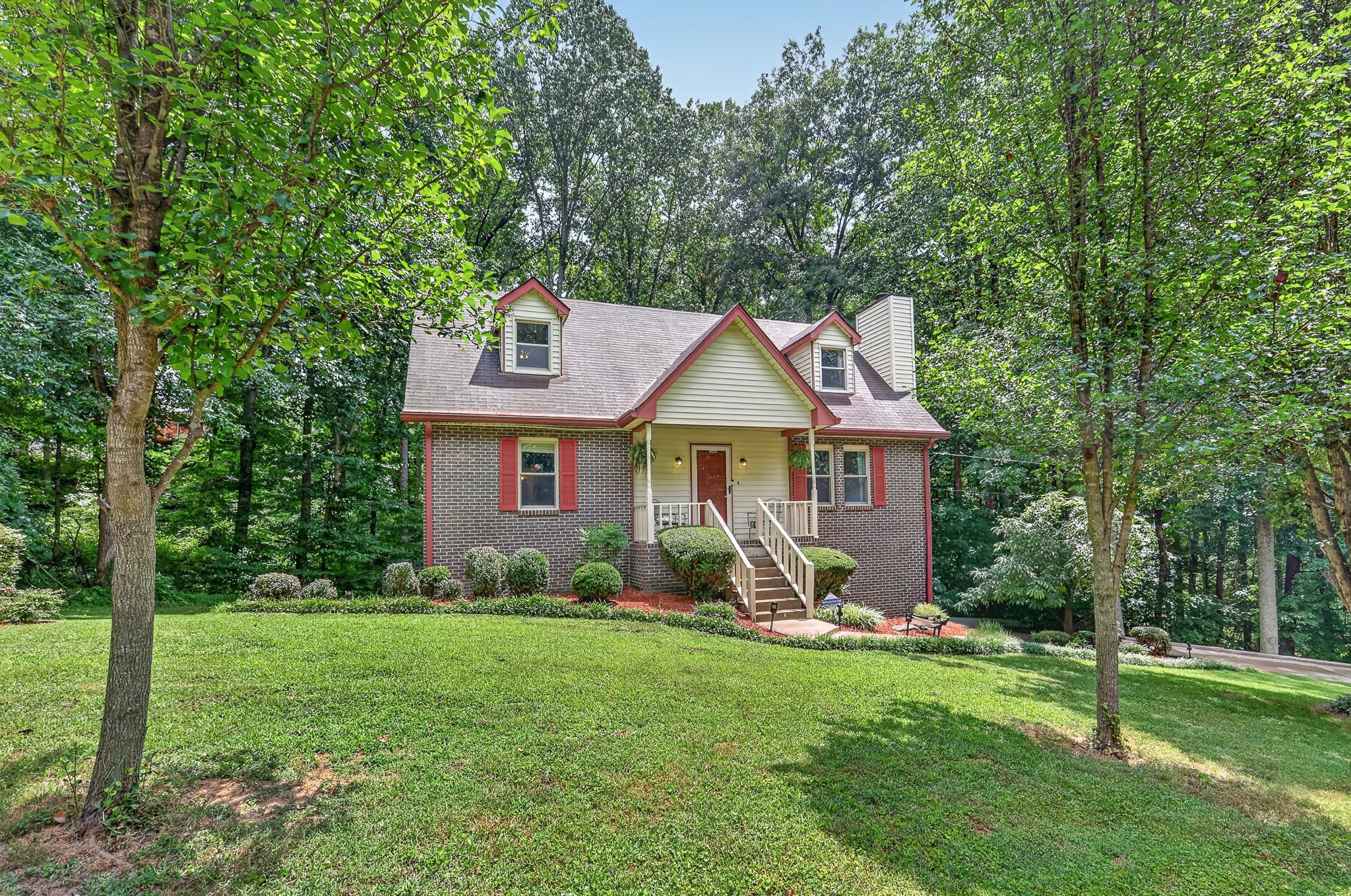 1011 Valley Ln, White House, TN 37188