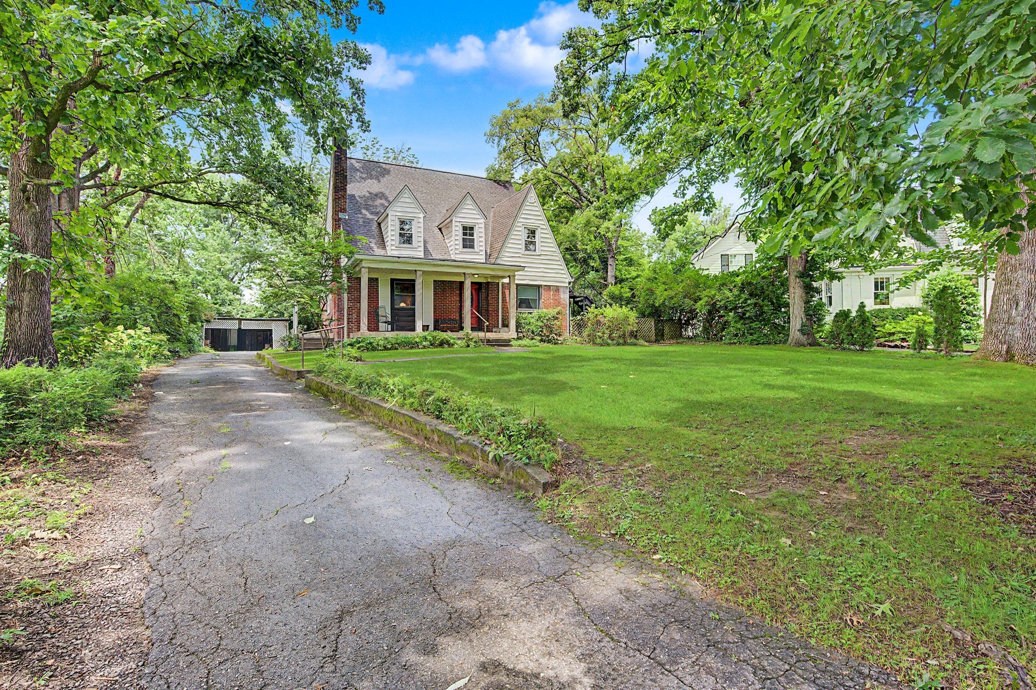 1718 Green Hills Dr, Nashville, TN 37215