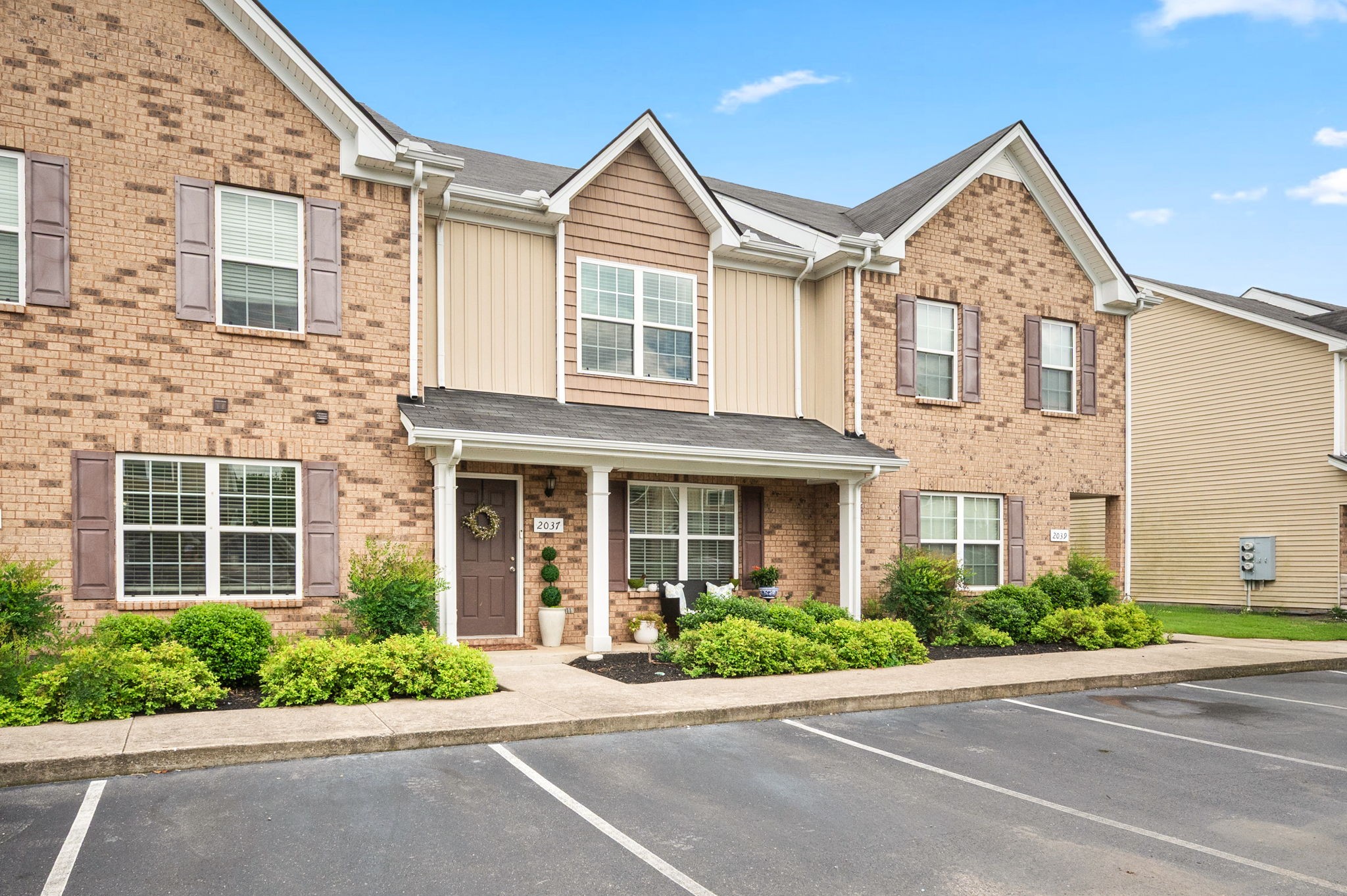 2037 Debonair Ln, Murfreesboro, TN 37128