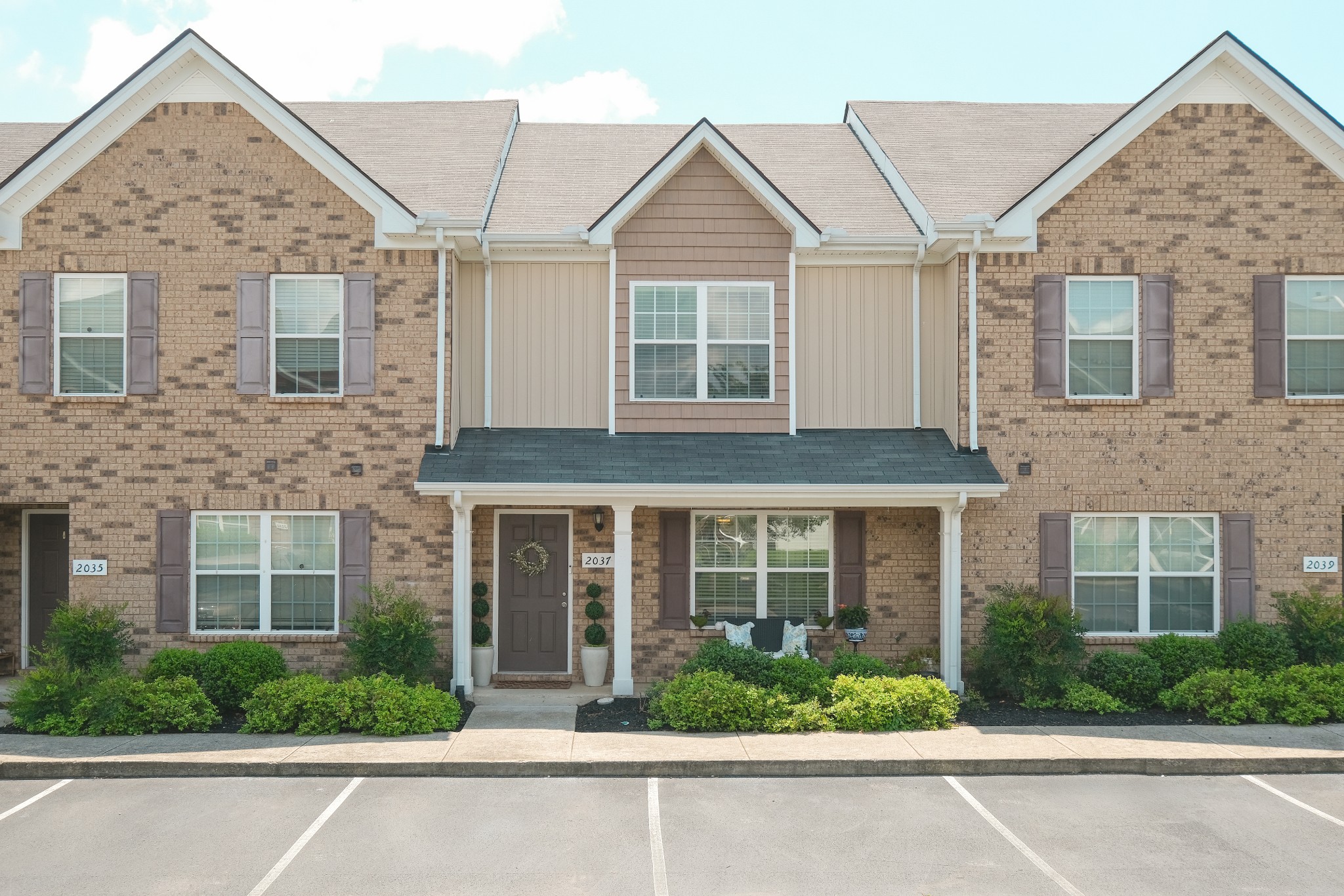 2037 Debonair Ln, Murfreesboro, TN 37128