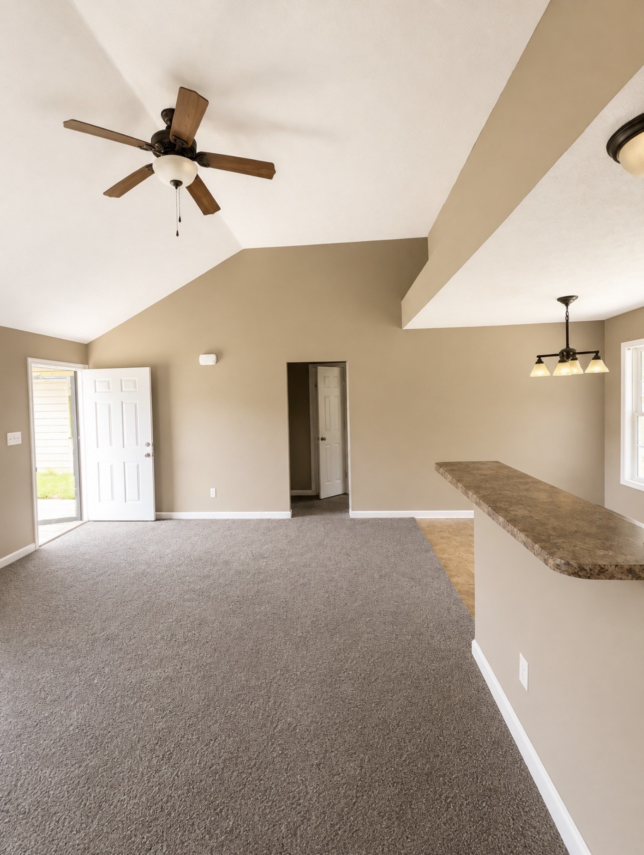 27 Winding Hills Ln, Gordonsville, TN 38563