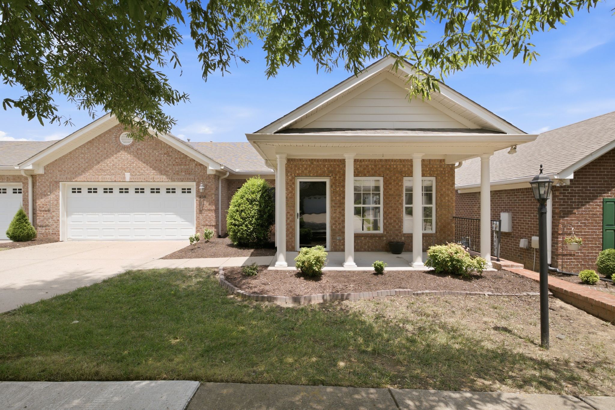 215 Wrennewood Ln, Franklin, TN 37064