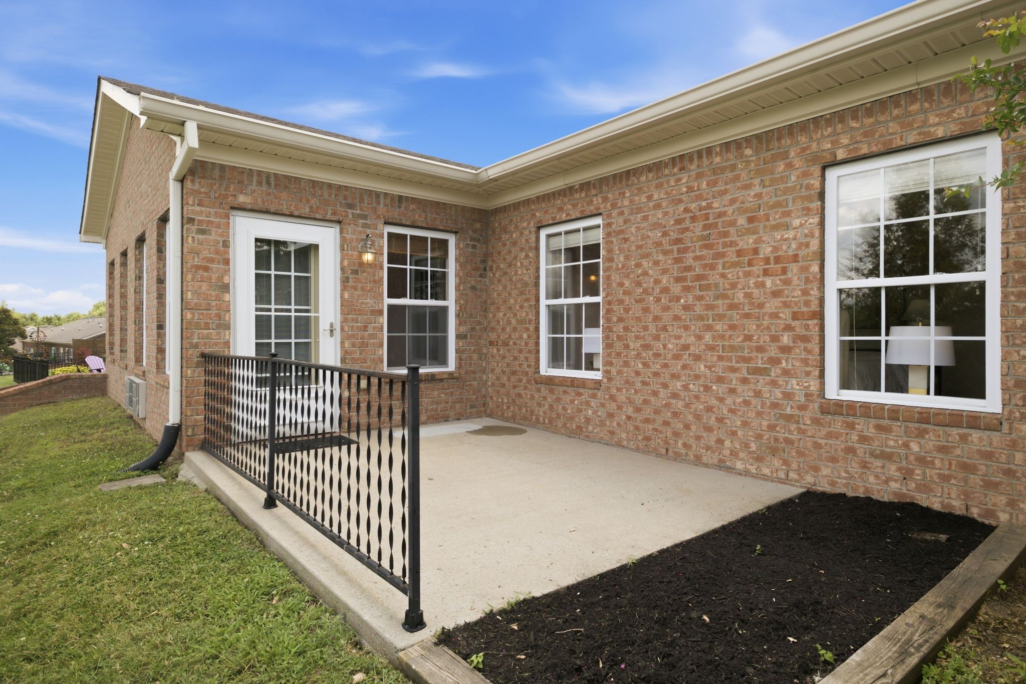 215 Wrennewood Ln, Franklin, TN 37064