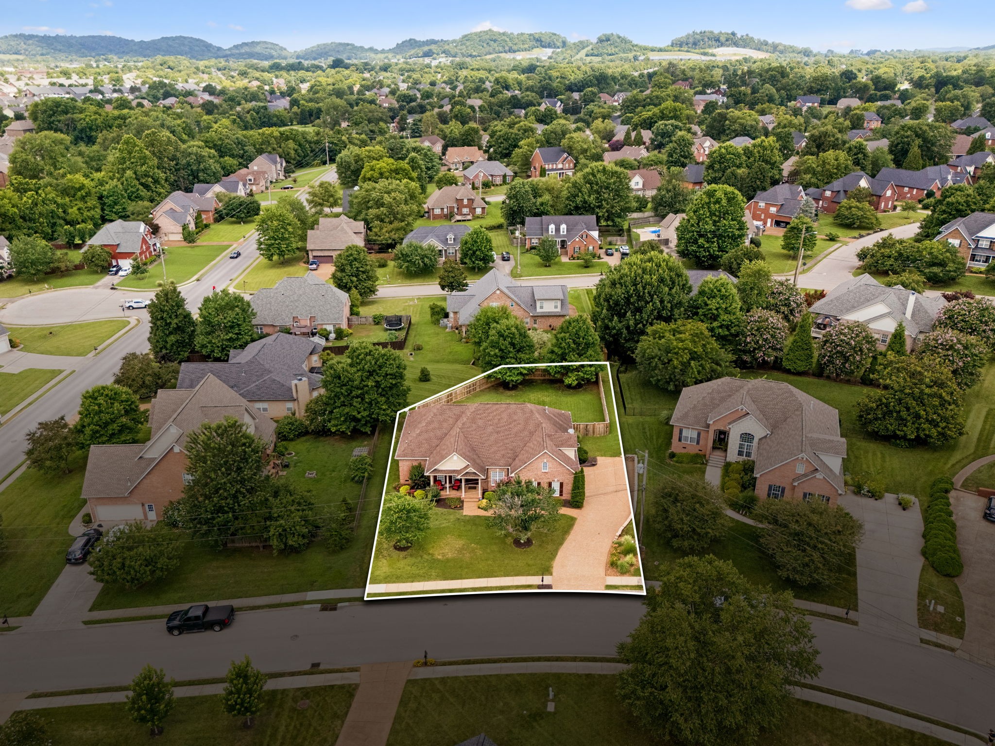 1003 Lichfield Ct, Thompsons Station, TN 37179