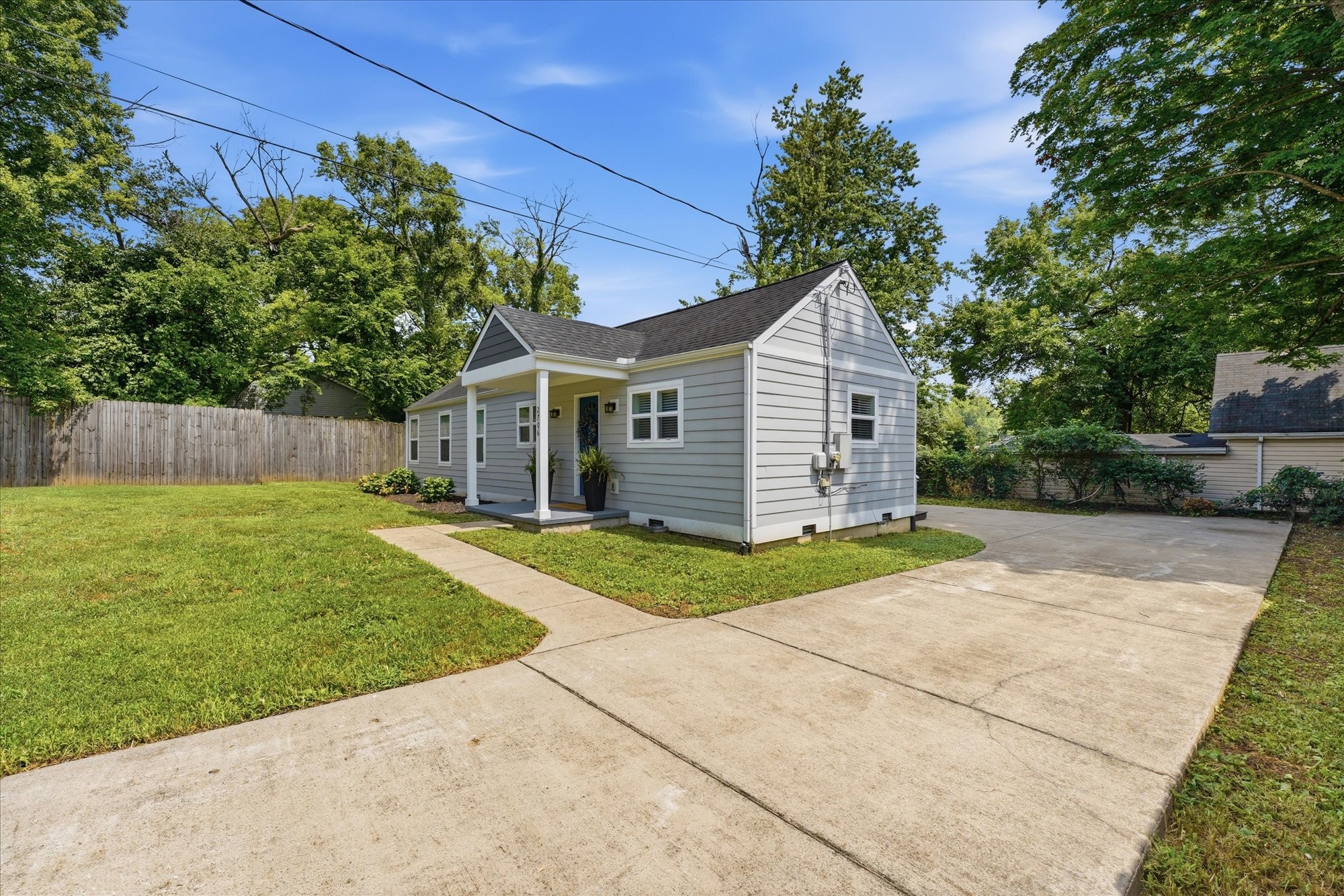 2706B Brunswick Dr, Nashville, TN 37207