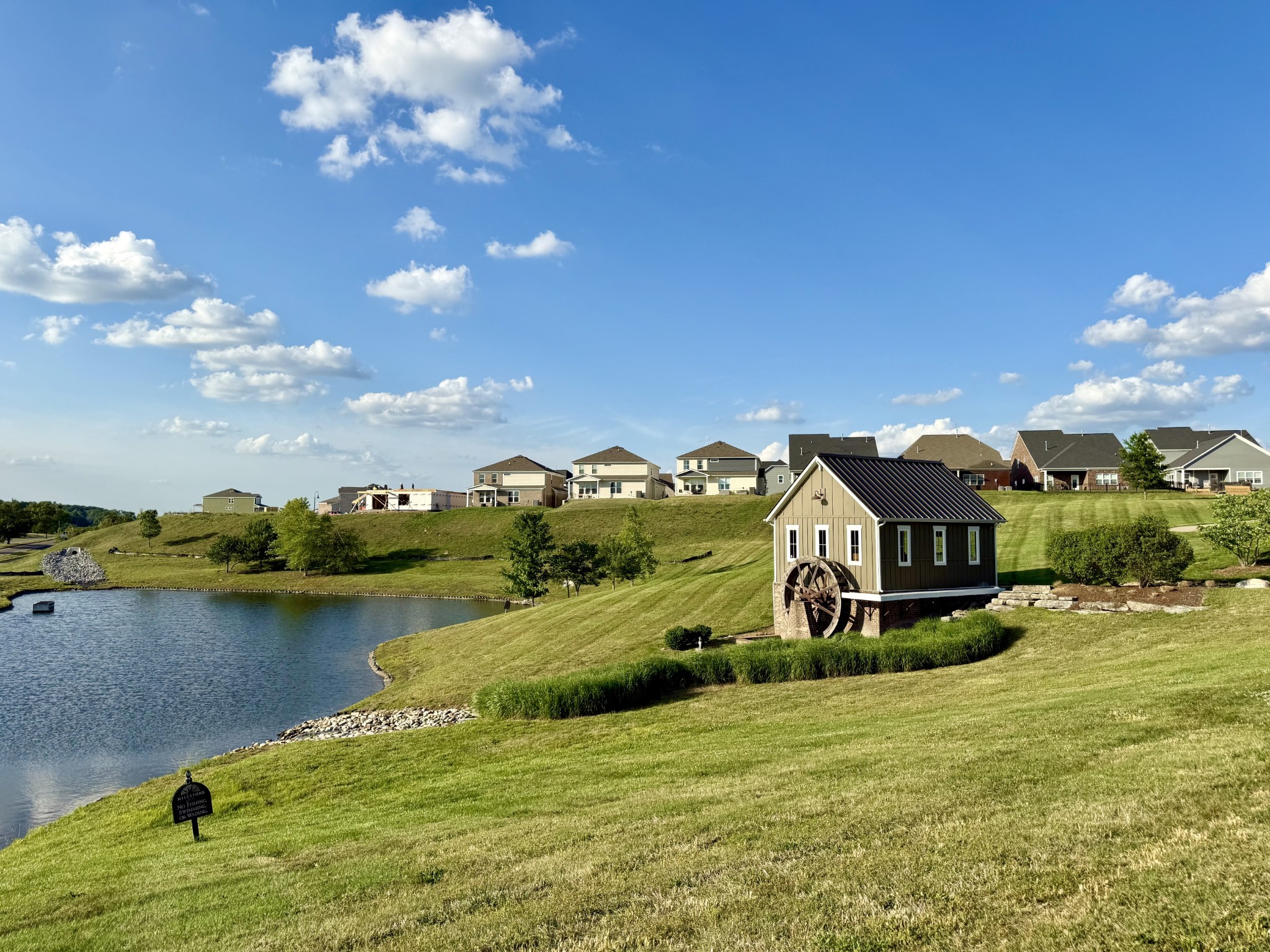 883 Cherry Grove Dr, Hendersonville, TN 37075