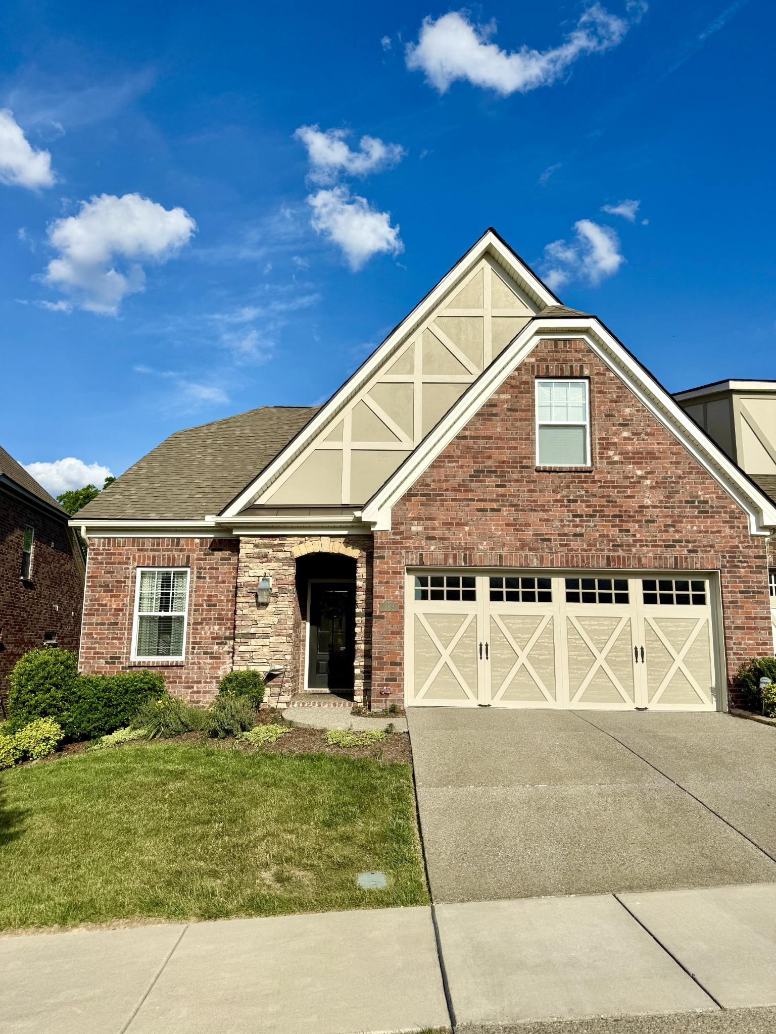 883 Cherry Grove Dr, Hendersonville, TN 37075