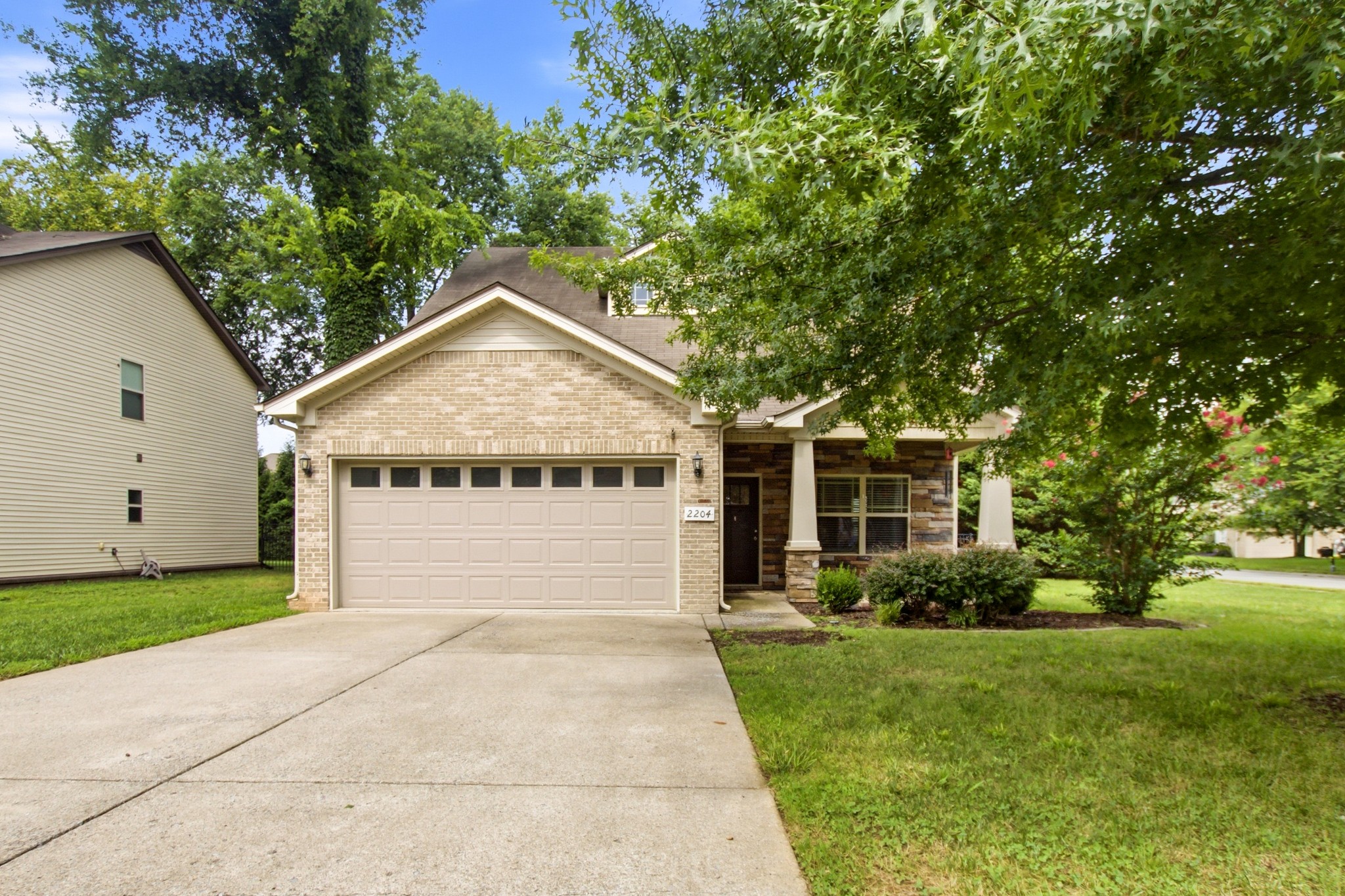 2204 Burnside Dr, Murfreesboro, TN 37128
