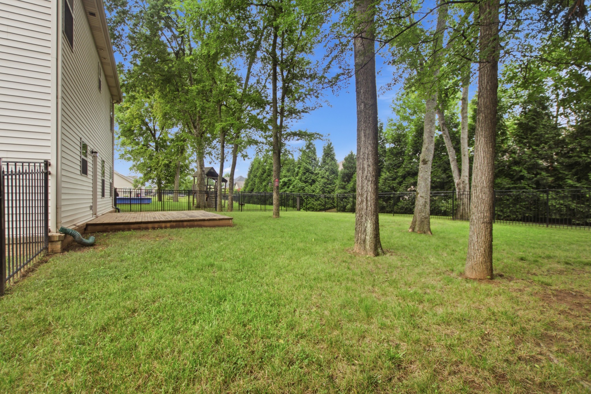 2204 Burnside Dr, Murfreesboro, TN 37128