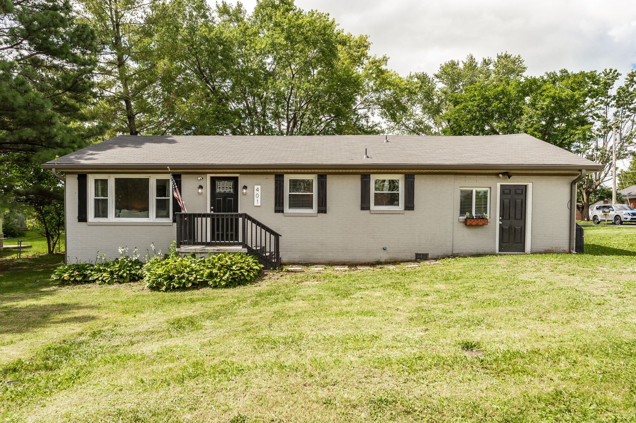 401 Weaver Ln, Springfield, TN 37172