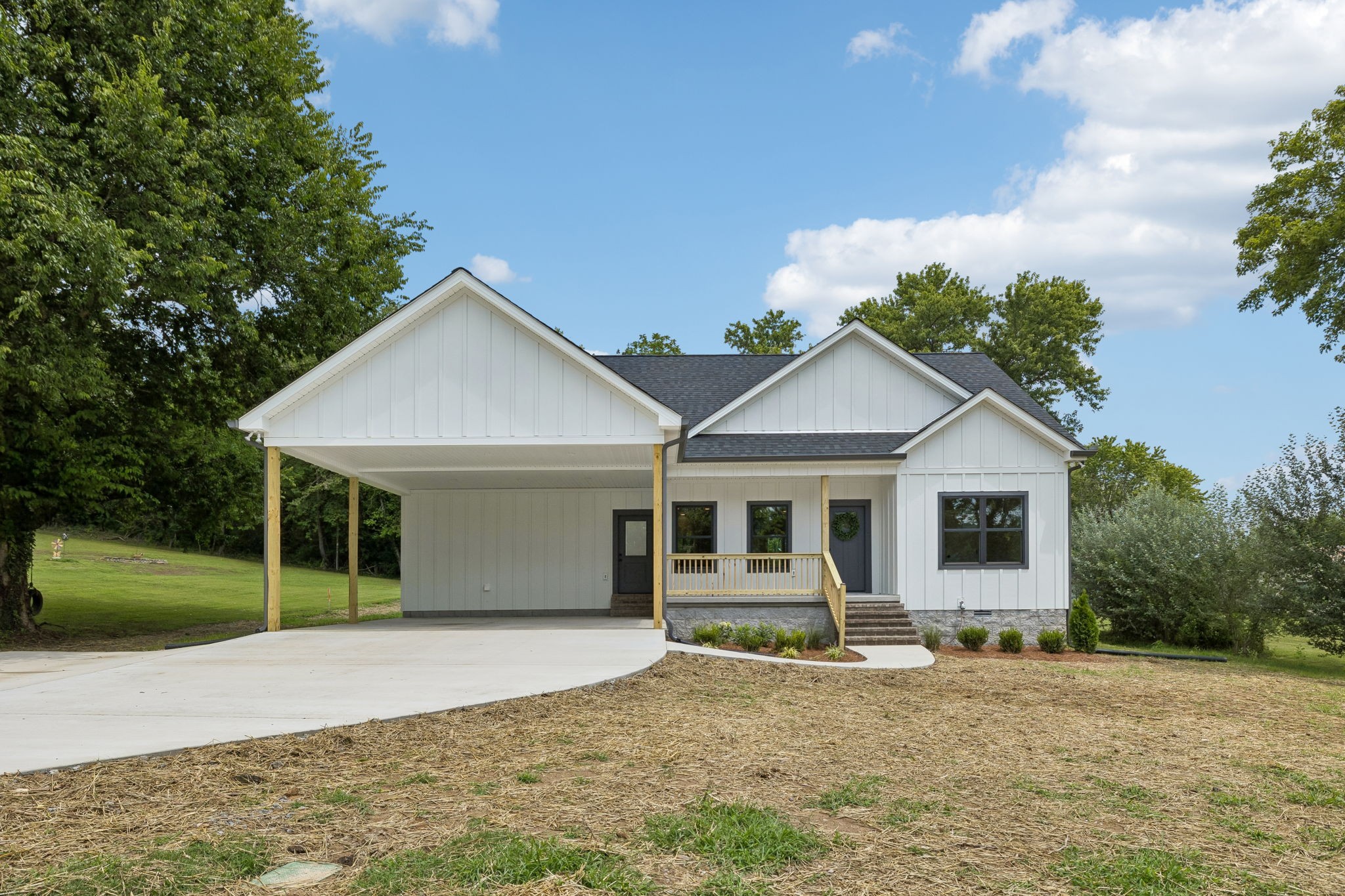 295 Meadow Dr, Gordonsville, TN 38563