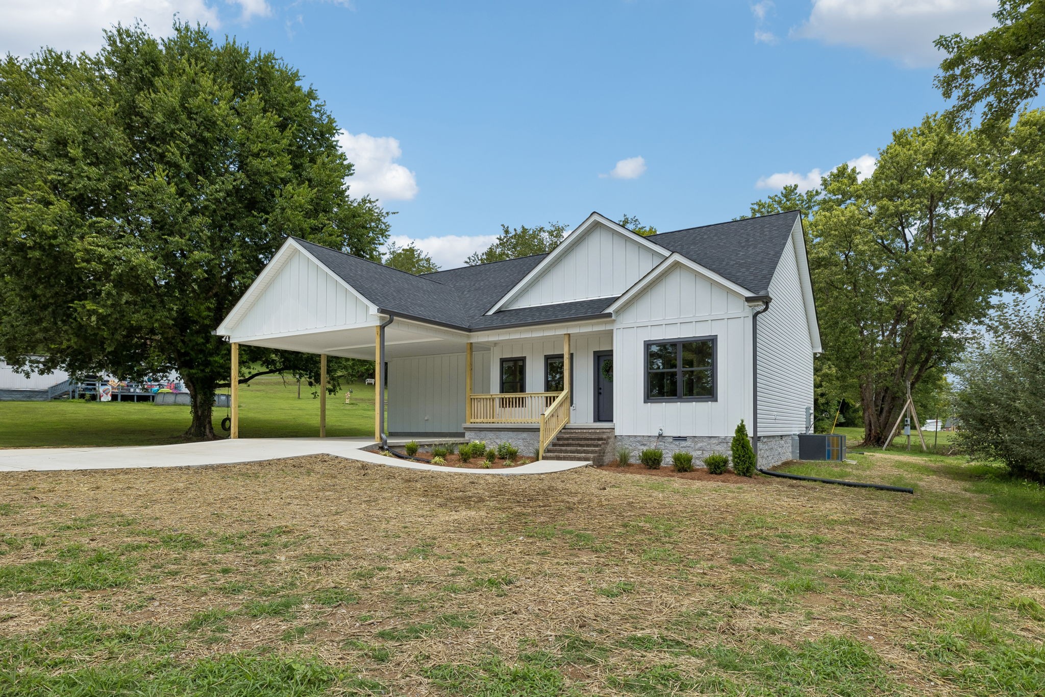 295 Meadow Dr, Gordonsville, TN 38563
