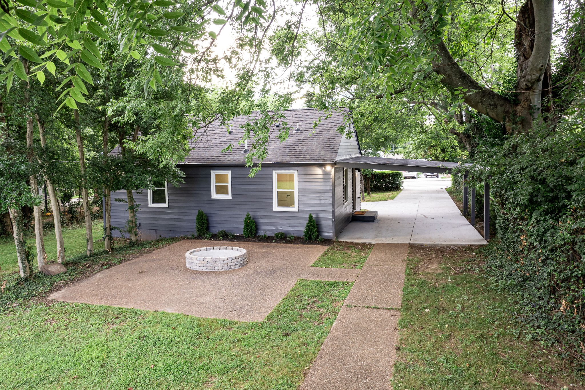 916 Goodbar Dr, Nashville, TN 37217