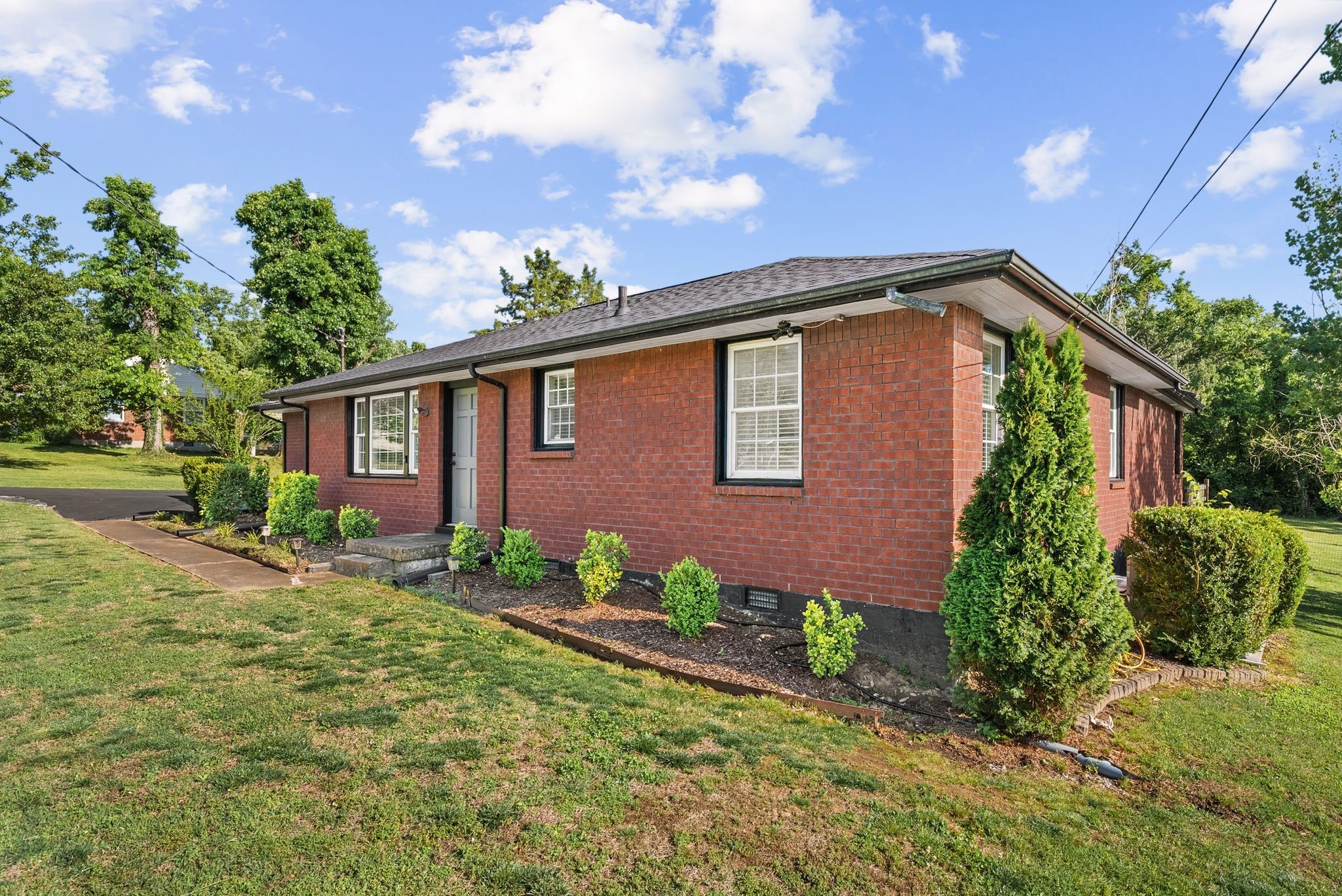 608 Vinson Dr, Nashville, TN 37217