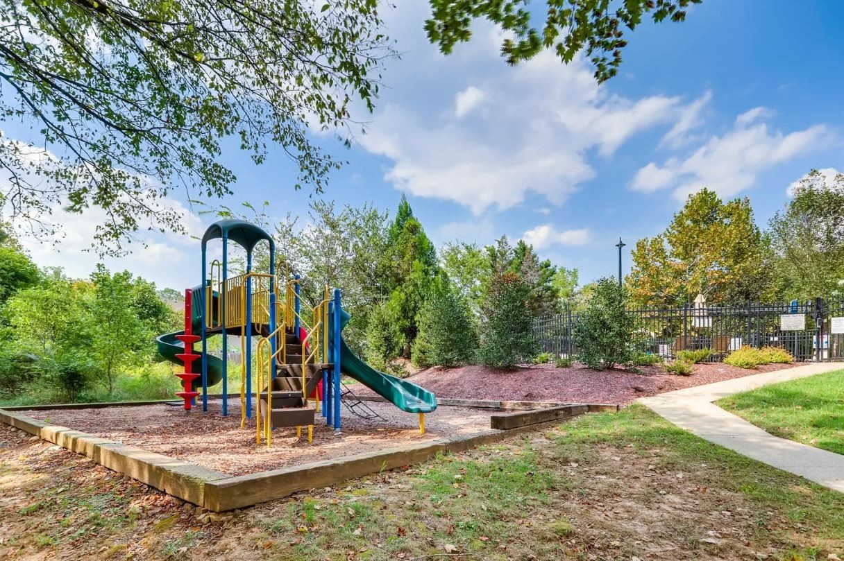 300 Colfax Dr, Old Hickory, TN 37138