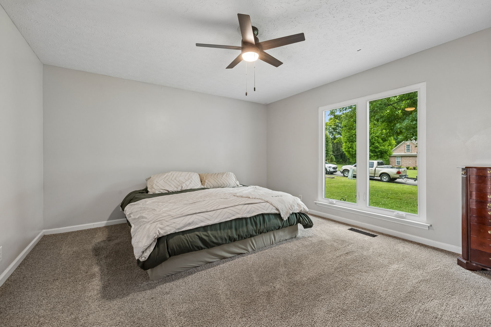 2055 Bon Dr, Greenbrier, TN 37073