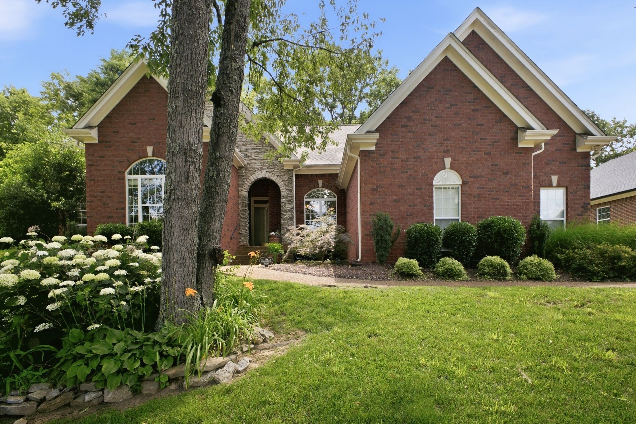 325 Red Feather Ln, Brentwood, TN 37027