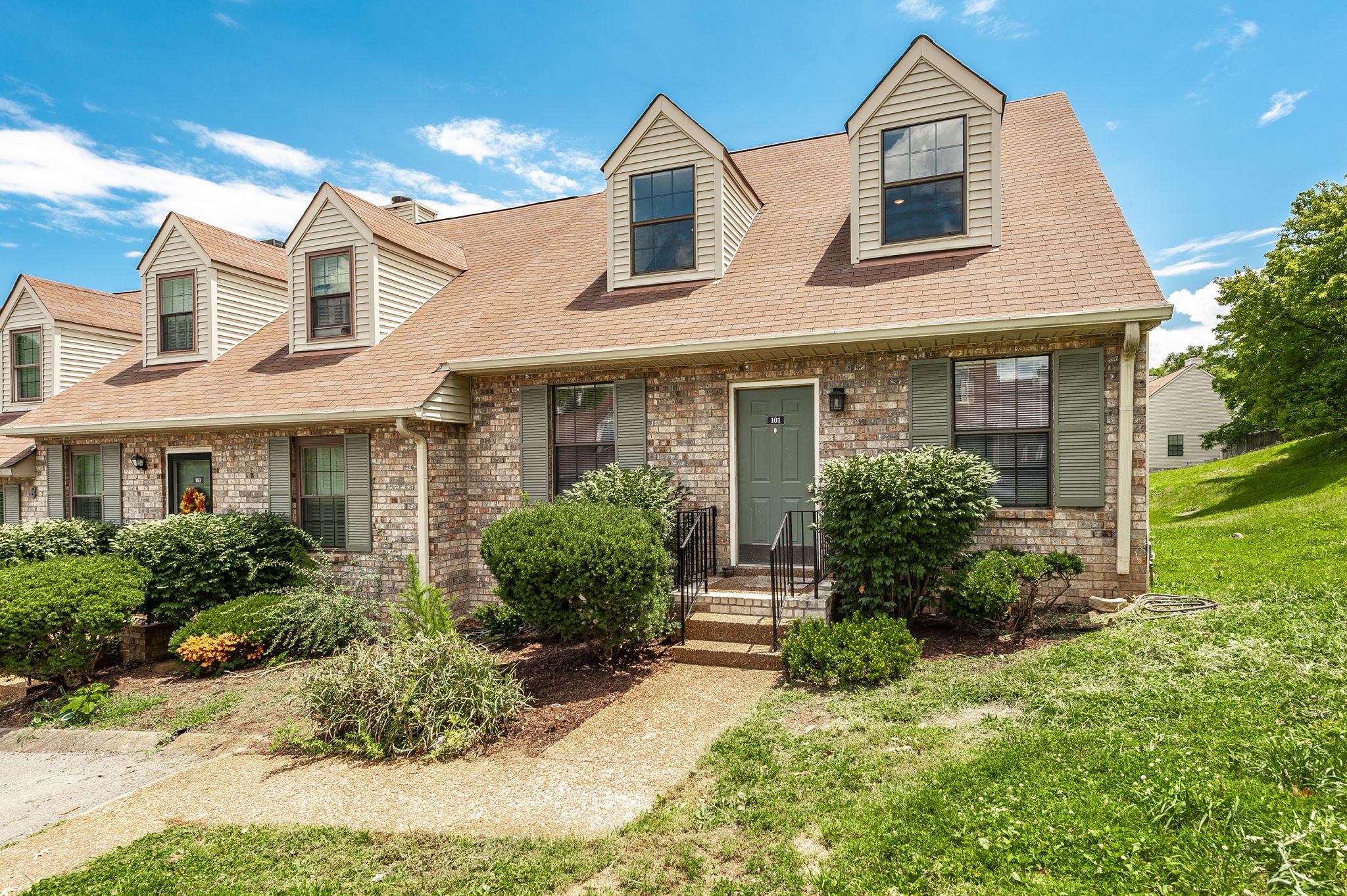 101 Deerpoint Ln, Hendersonville, TN 37075