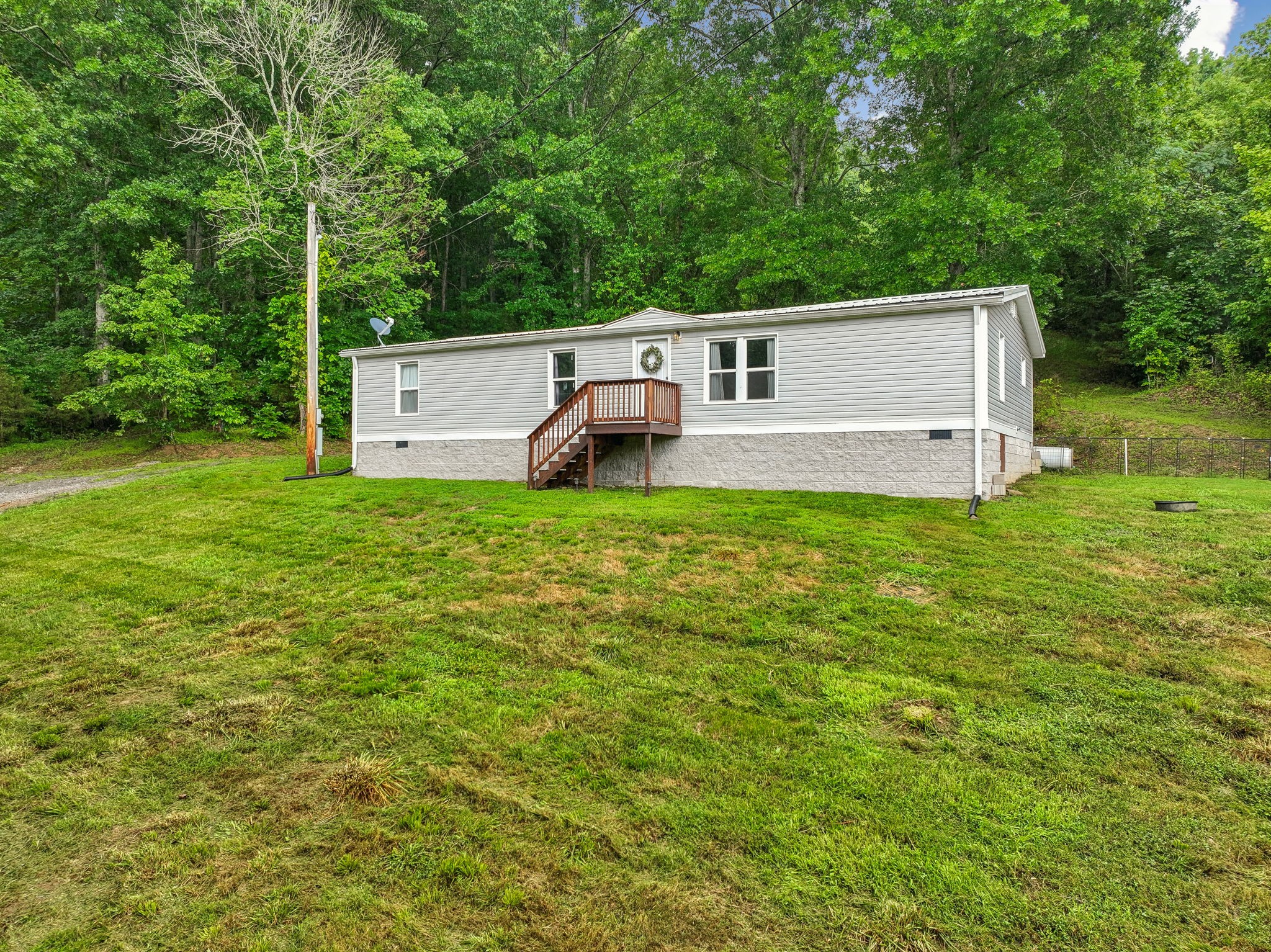 119 Dyer Branch Rd, Gordonsville, TN 38563