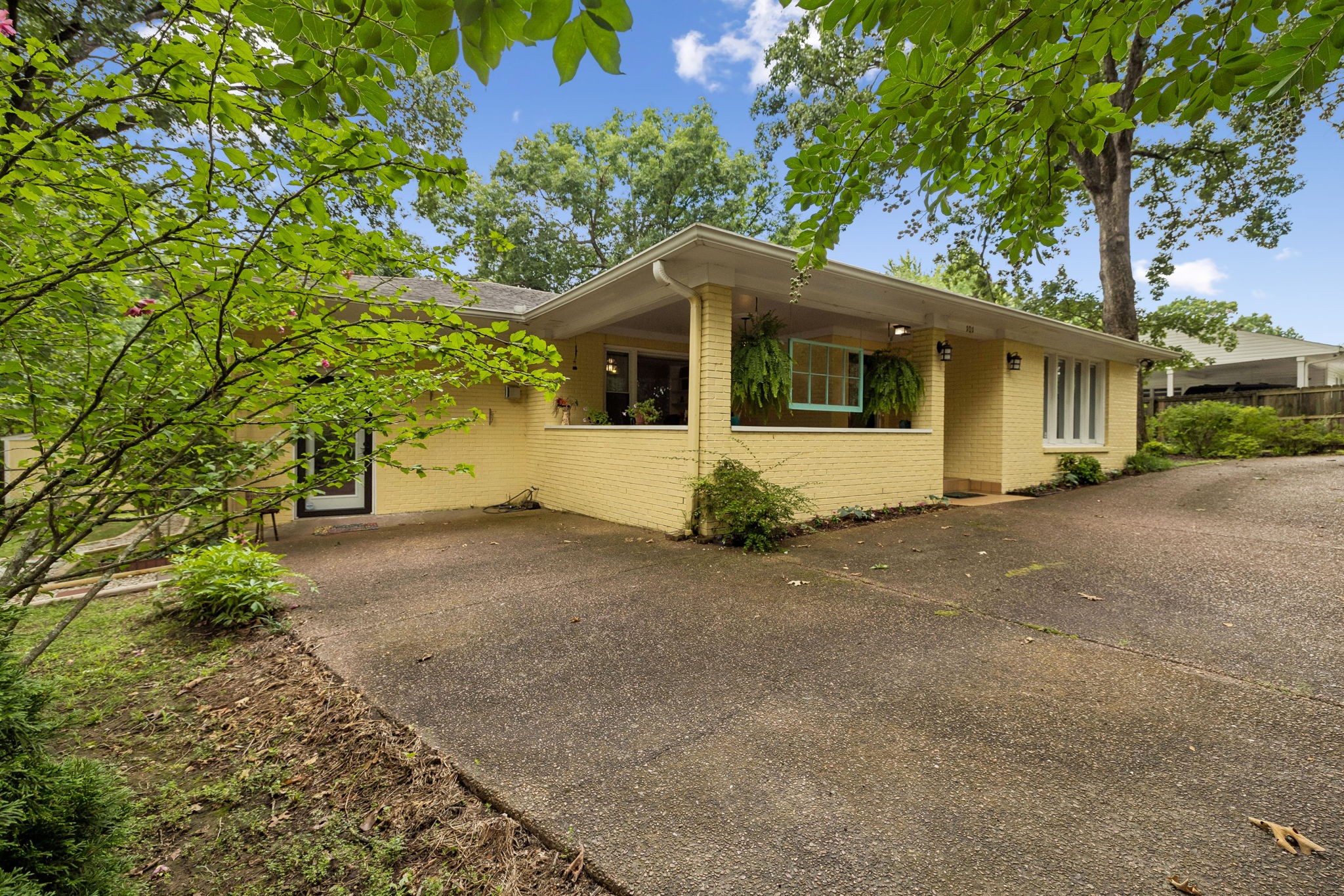 101 W Hills Ter, Dickson, TN 37055