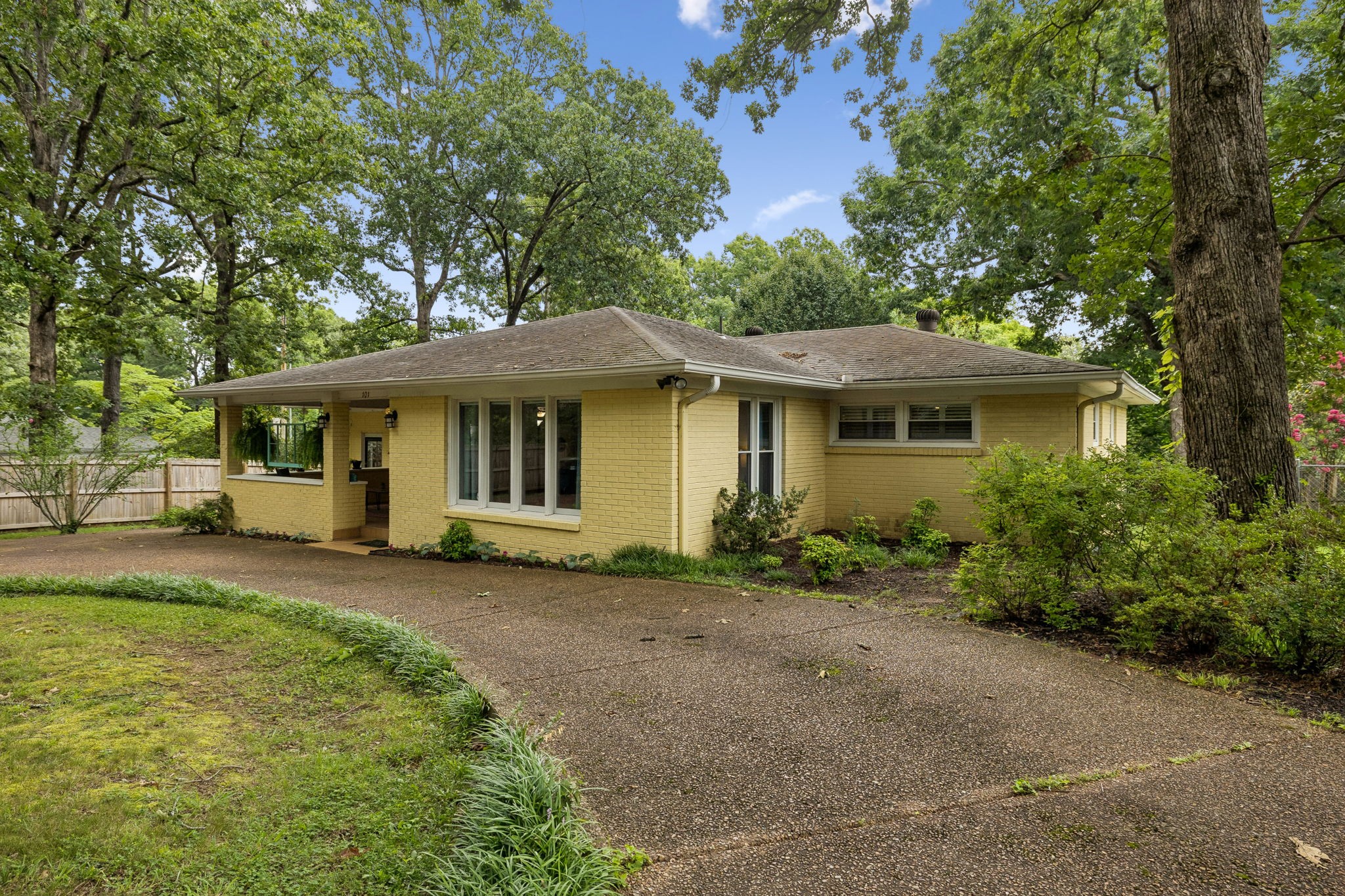 101 W Hills Ter, Dickson, TN 37055