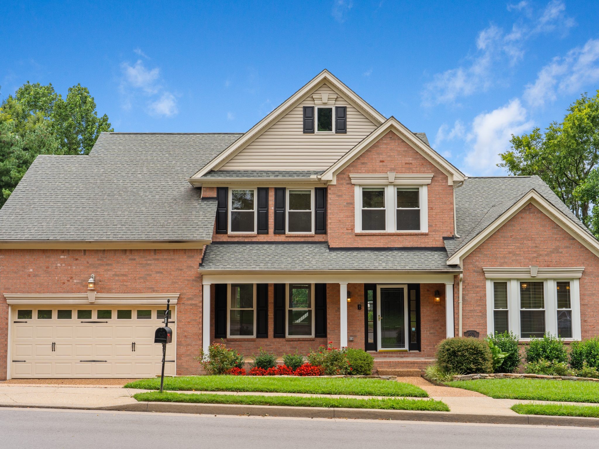 5208 Cochran Dr, Nashville, TN 37220