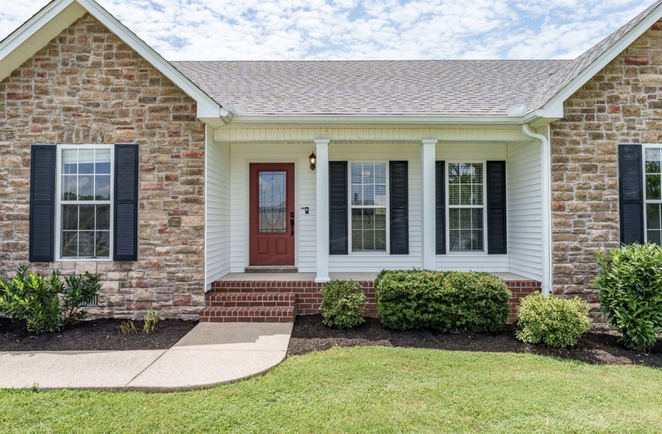 1010 N 1st St, Westmoreland, TN 37186