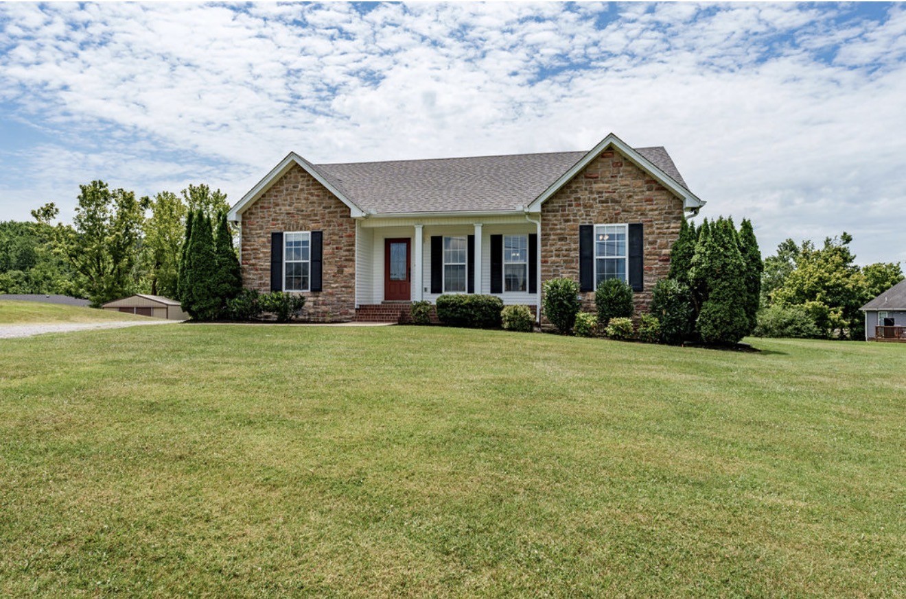 1010 N 1st St, Westmoreland, TN 37186