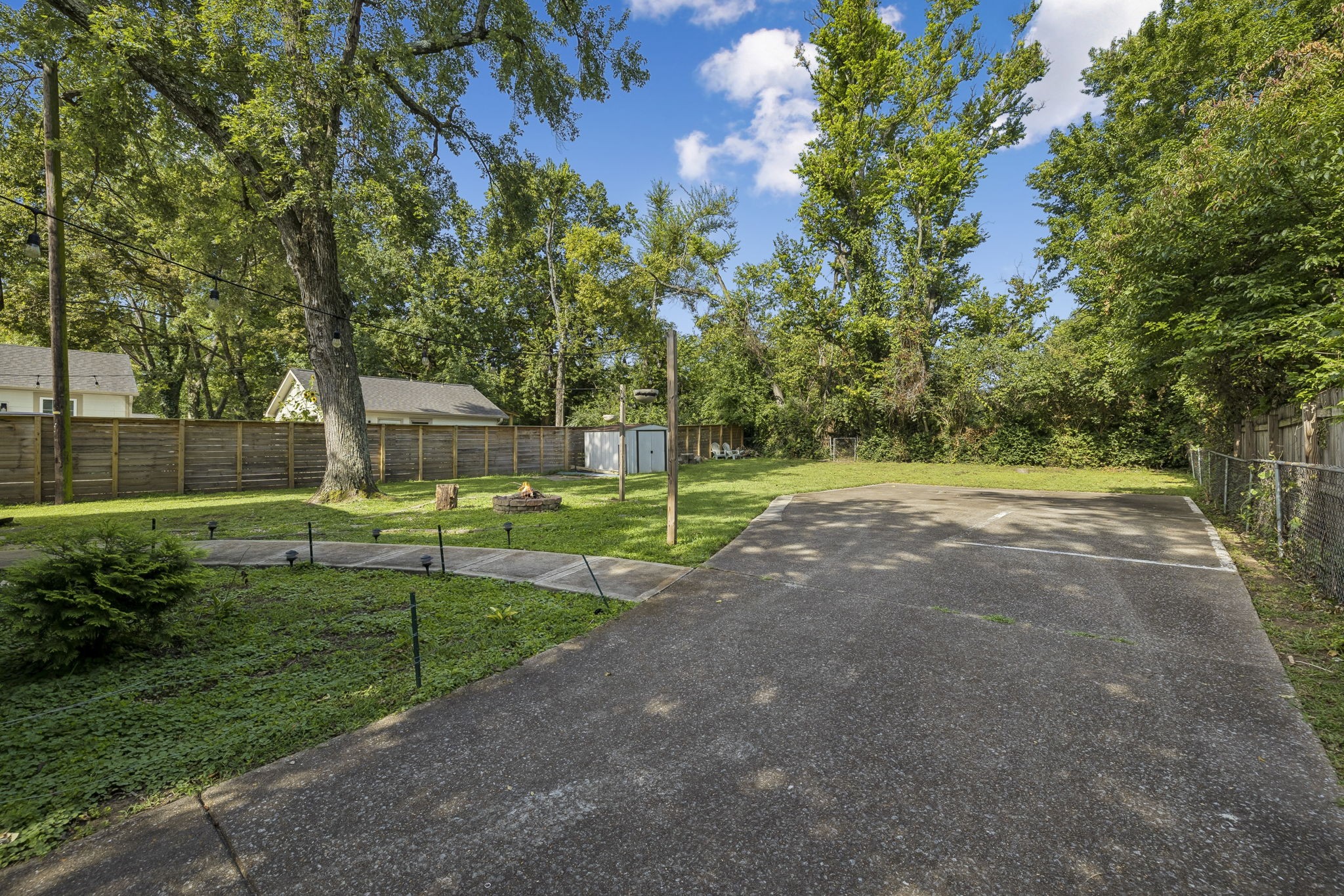 1032 Horseshoe Dr, Nashville, TN 37216