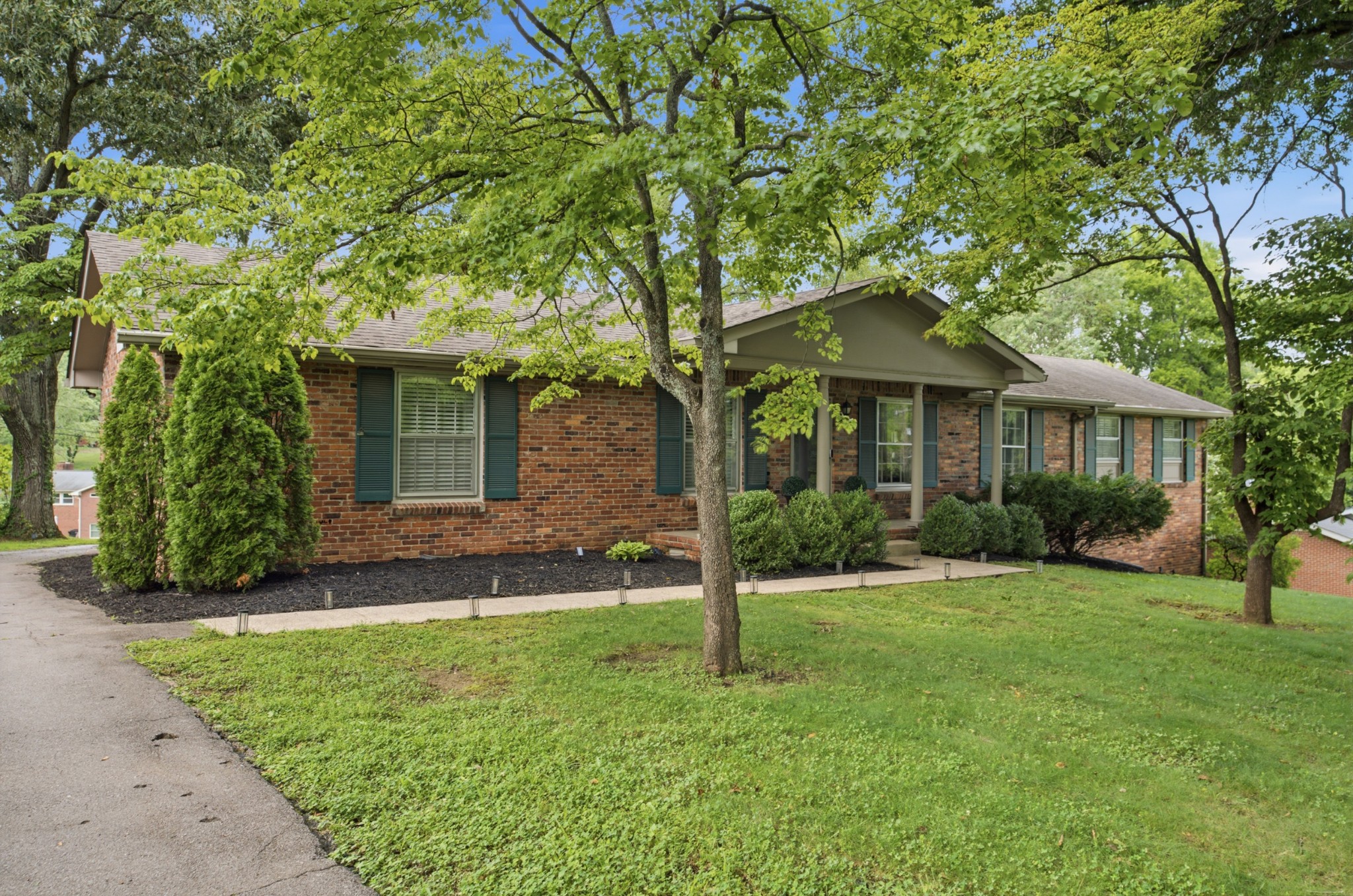 5329 Overton Rd, Nashville, TN 37220
