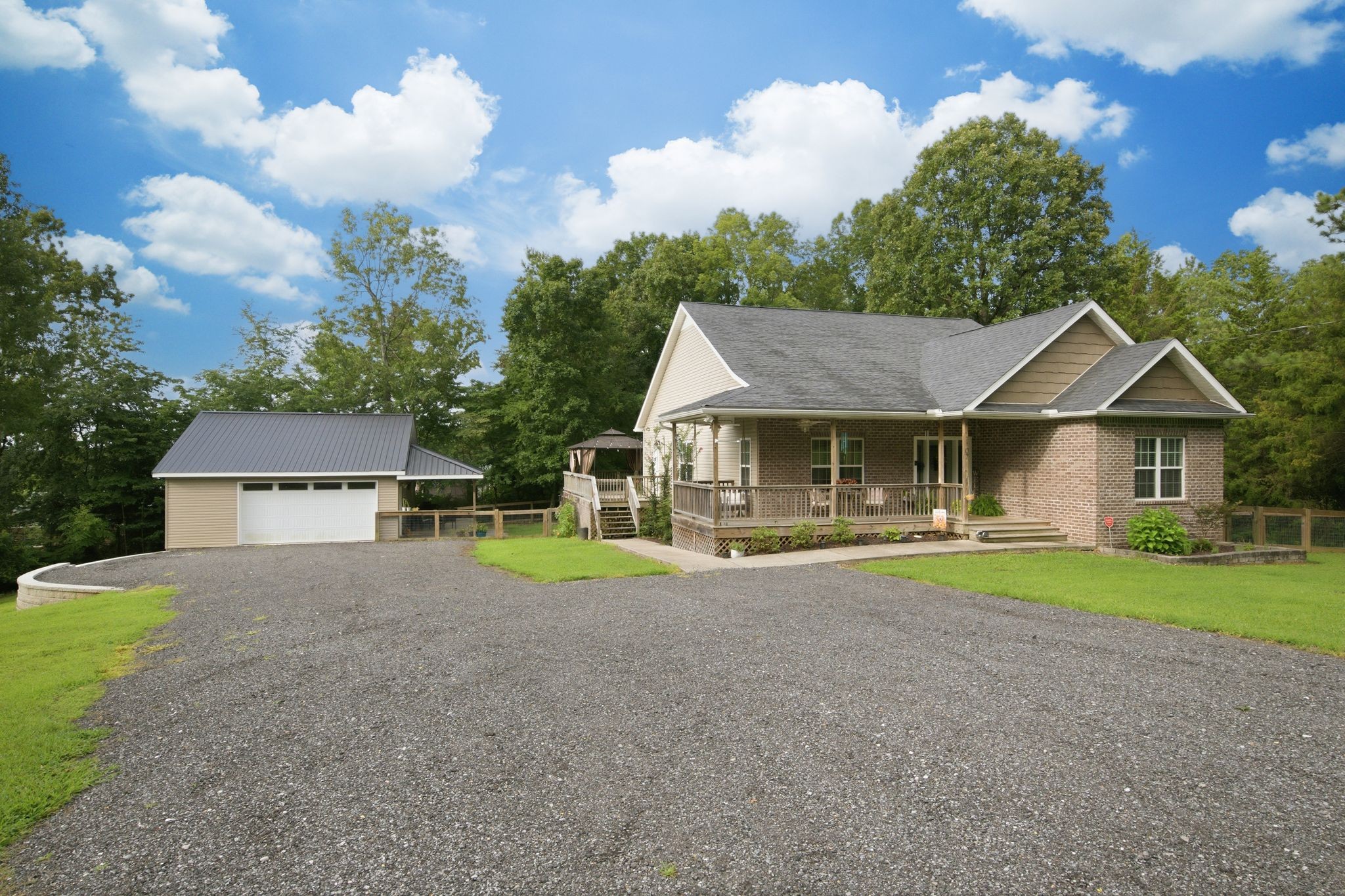 1107 Glendale Dr, Dickson, TN 37055
