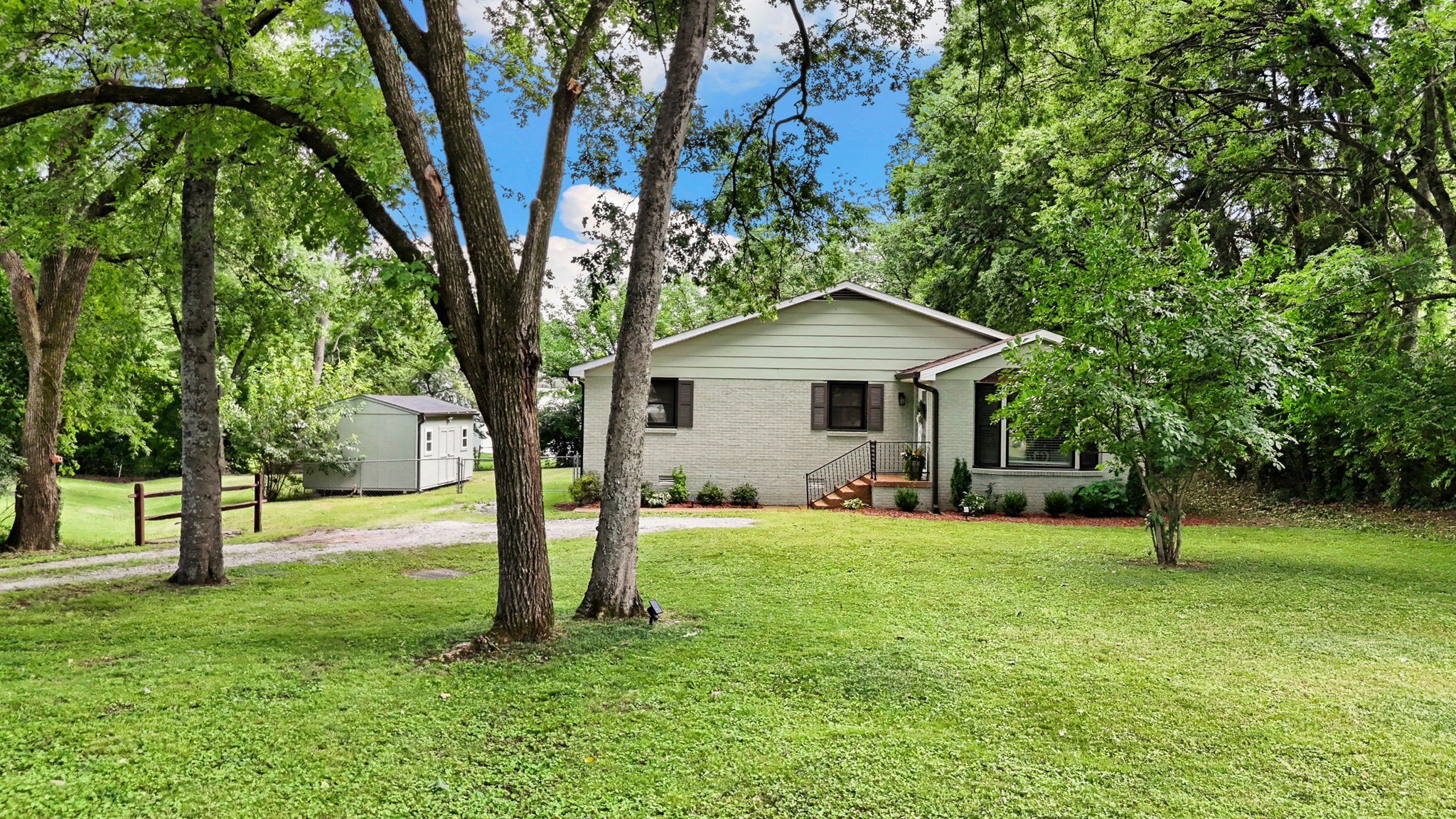 2879 Lyncrest Dr, Nashville, TN 37214