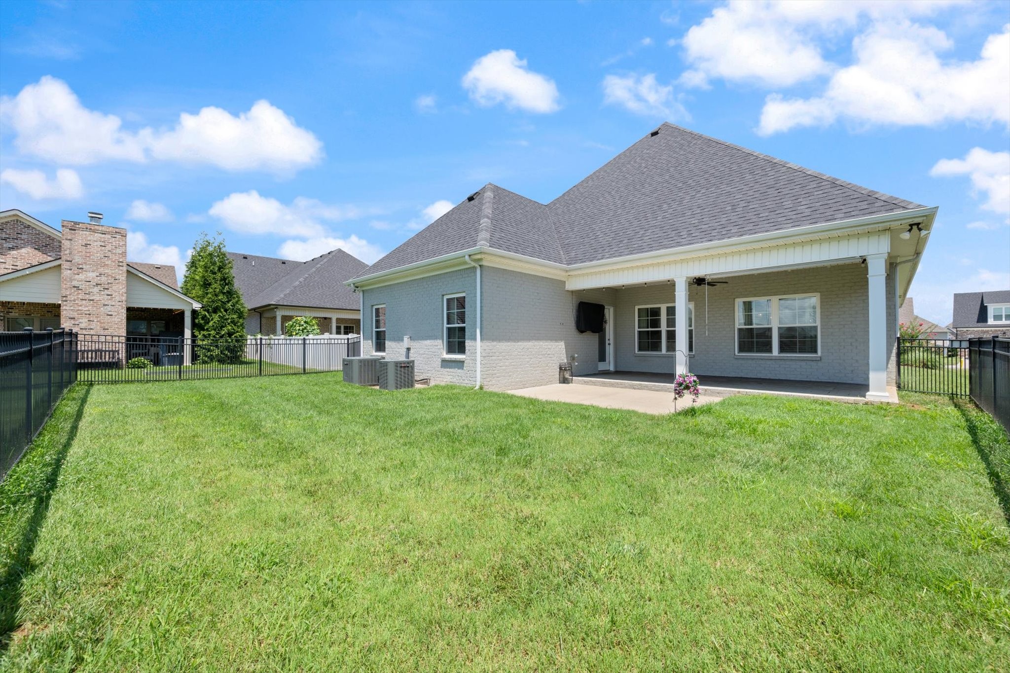 318 Edna May Dr, Murfreesboro, TN 37128
